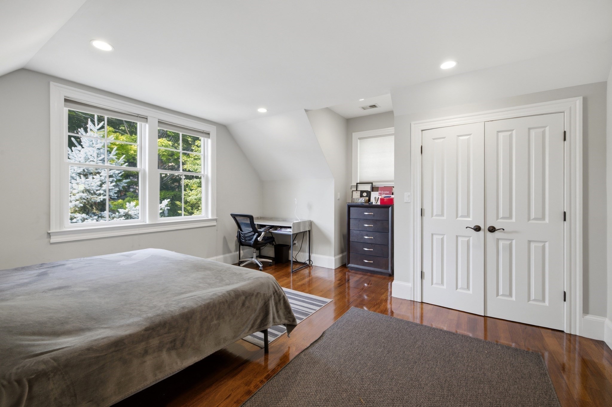 8 Longmeadow Rd