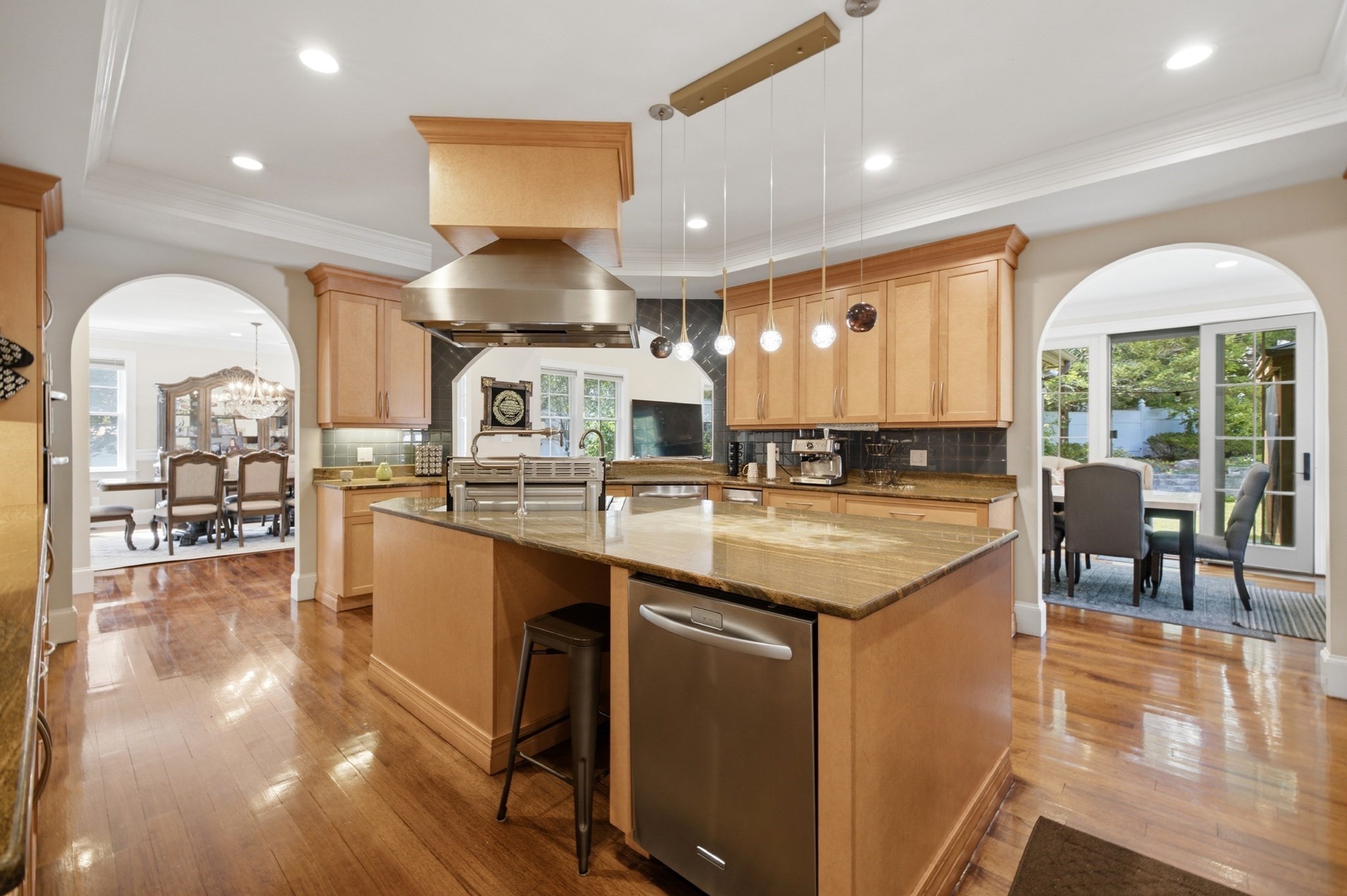 8 Longmeadow Rd