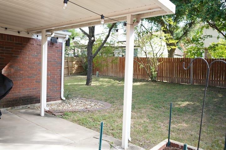 1100 Briargate DR