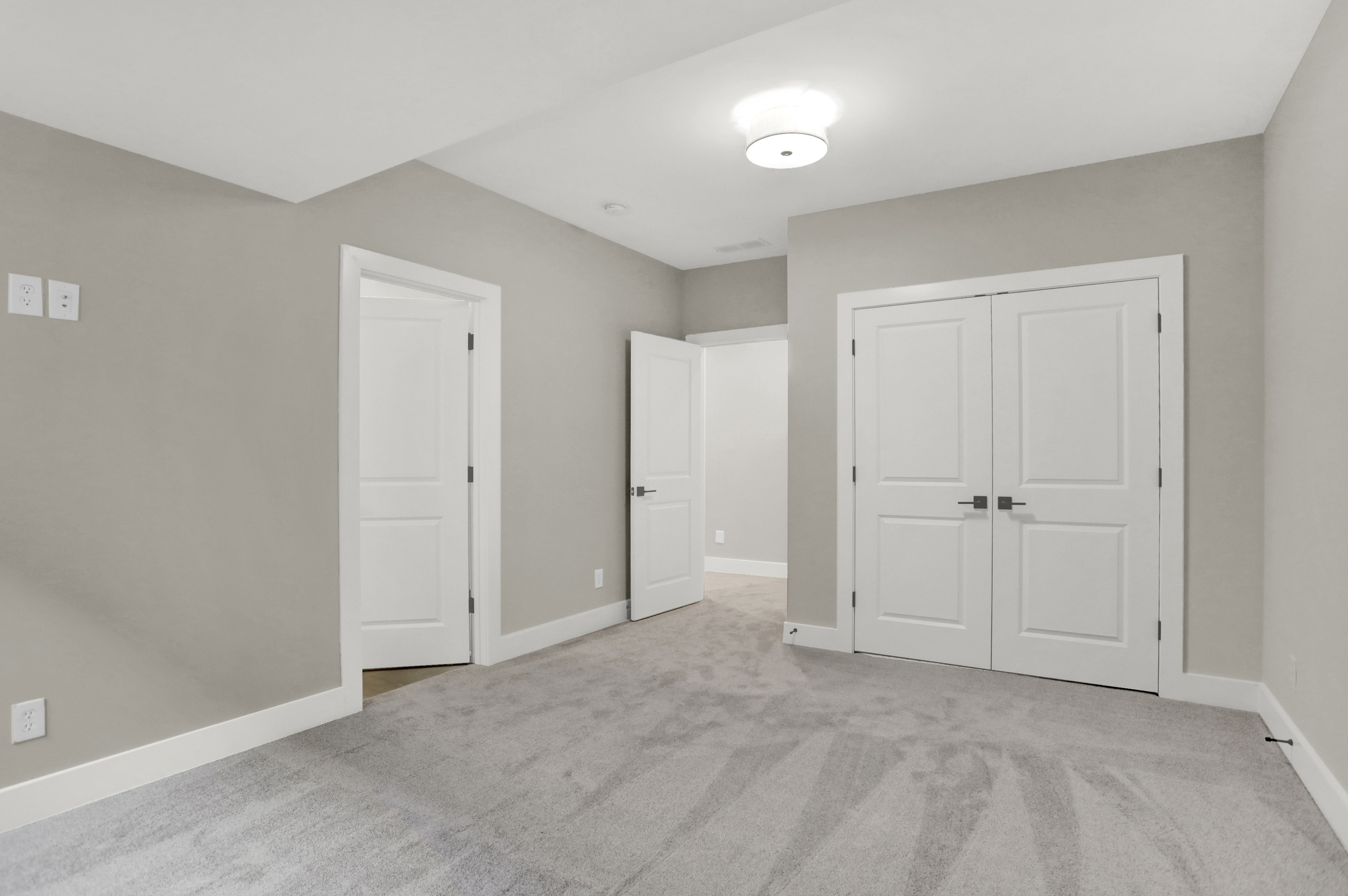 15039 Oak Hollow Lane W