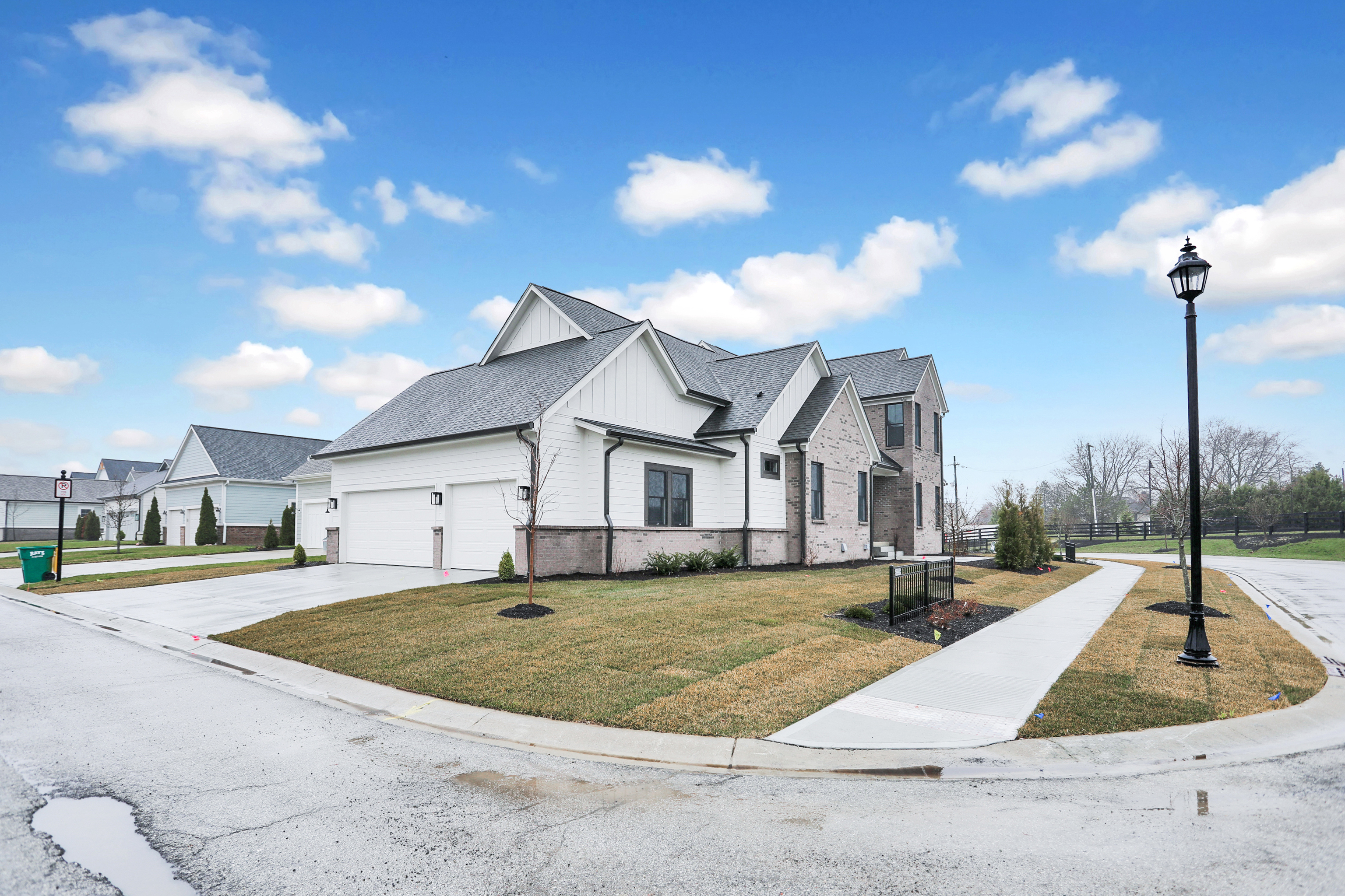 15039 Oak Hollow Lane W