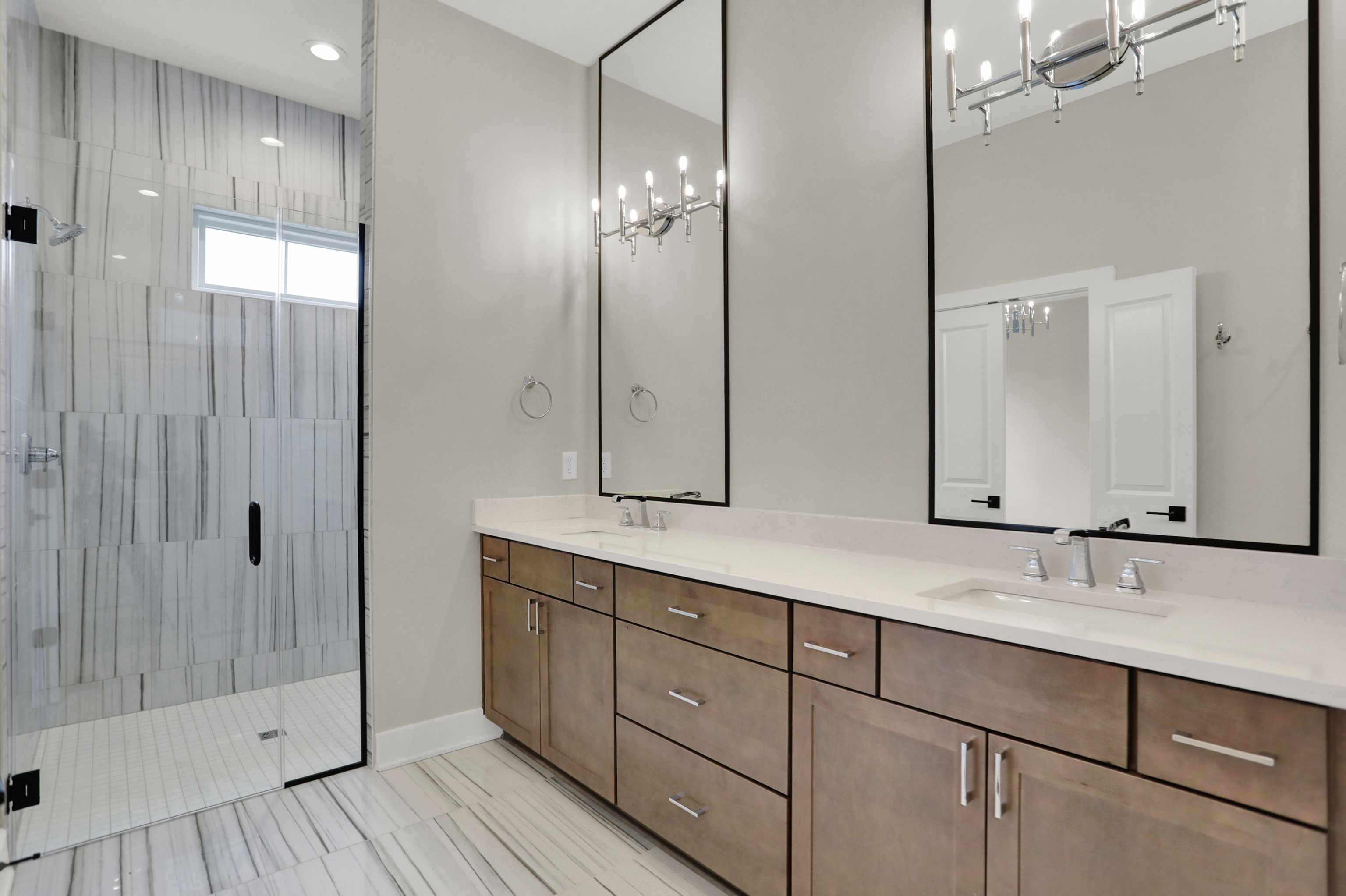 15039 Oak Hollow Lane W