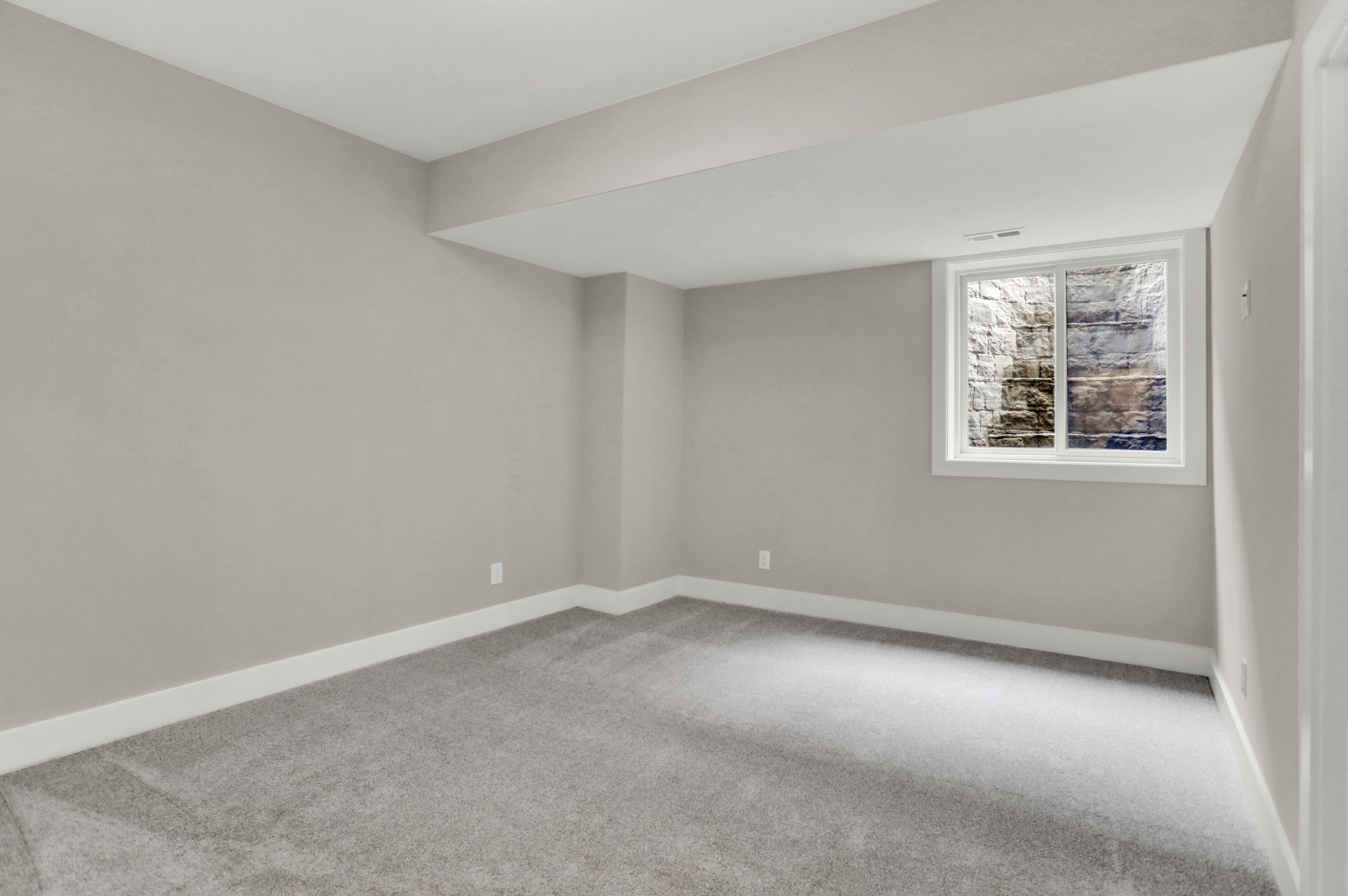 15039 Oak Hollow Lane W