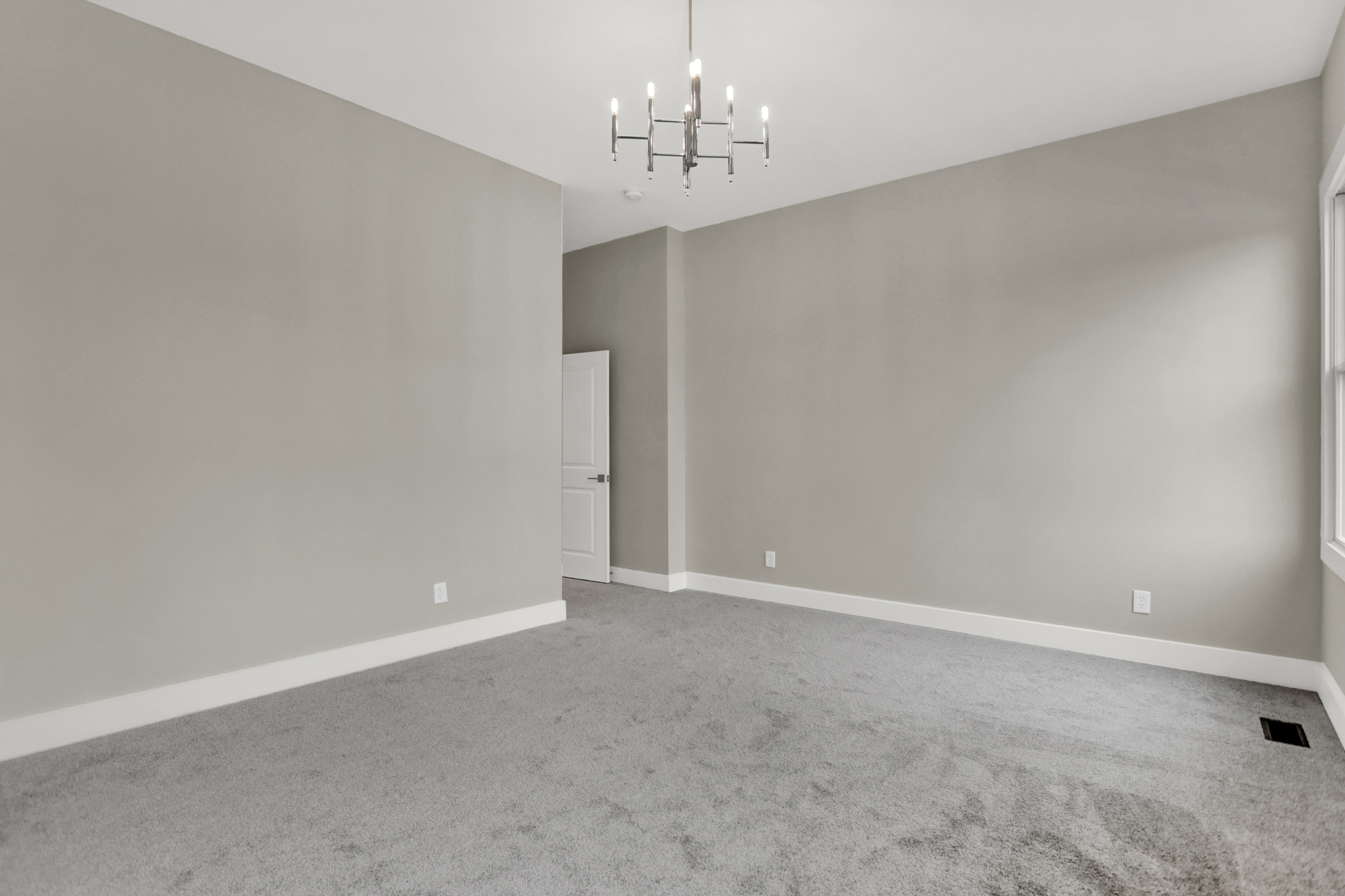 15039 Oak Hollow Lane W