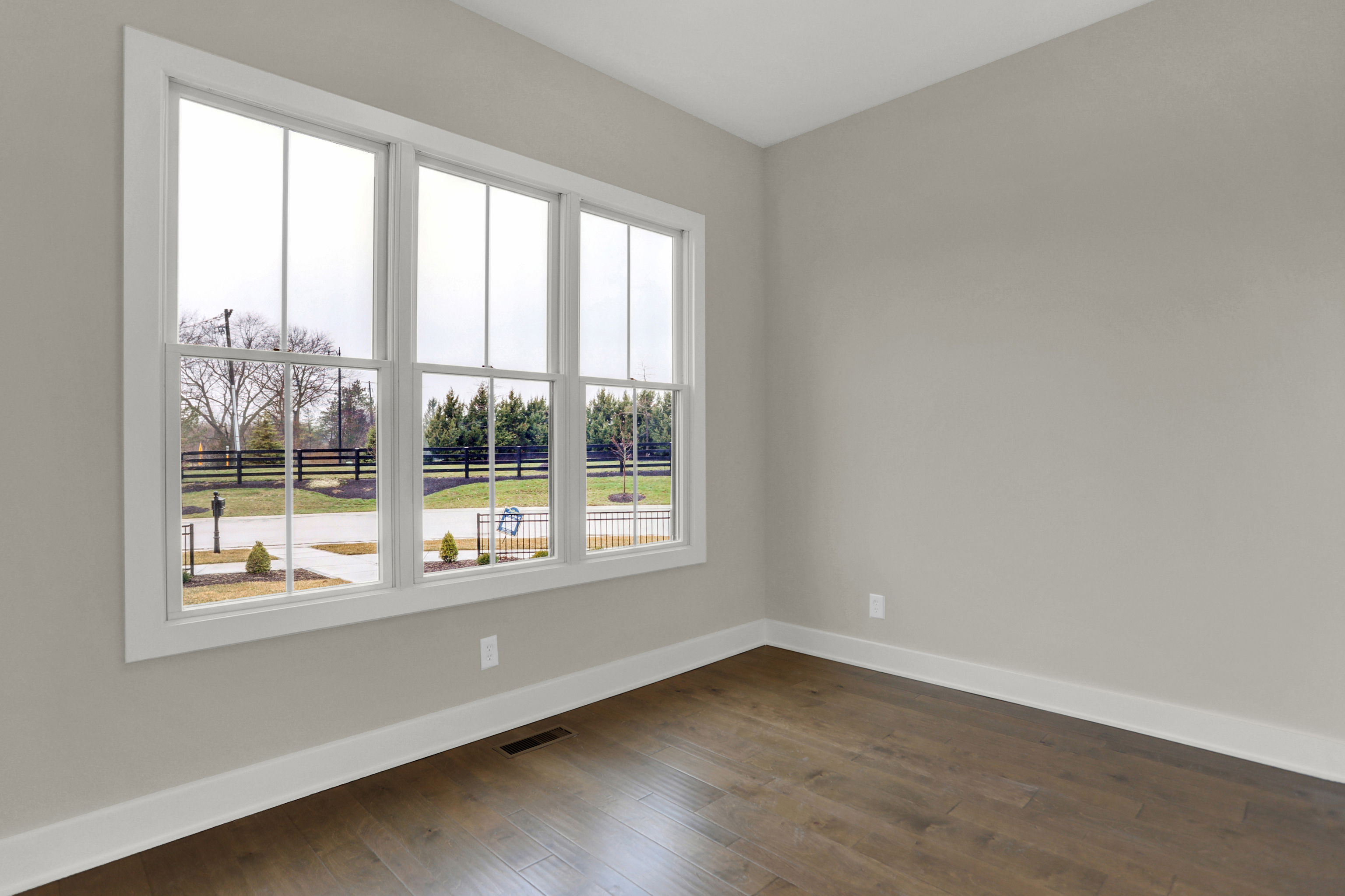 15039 Oak Hollow Lane W