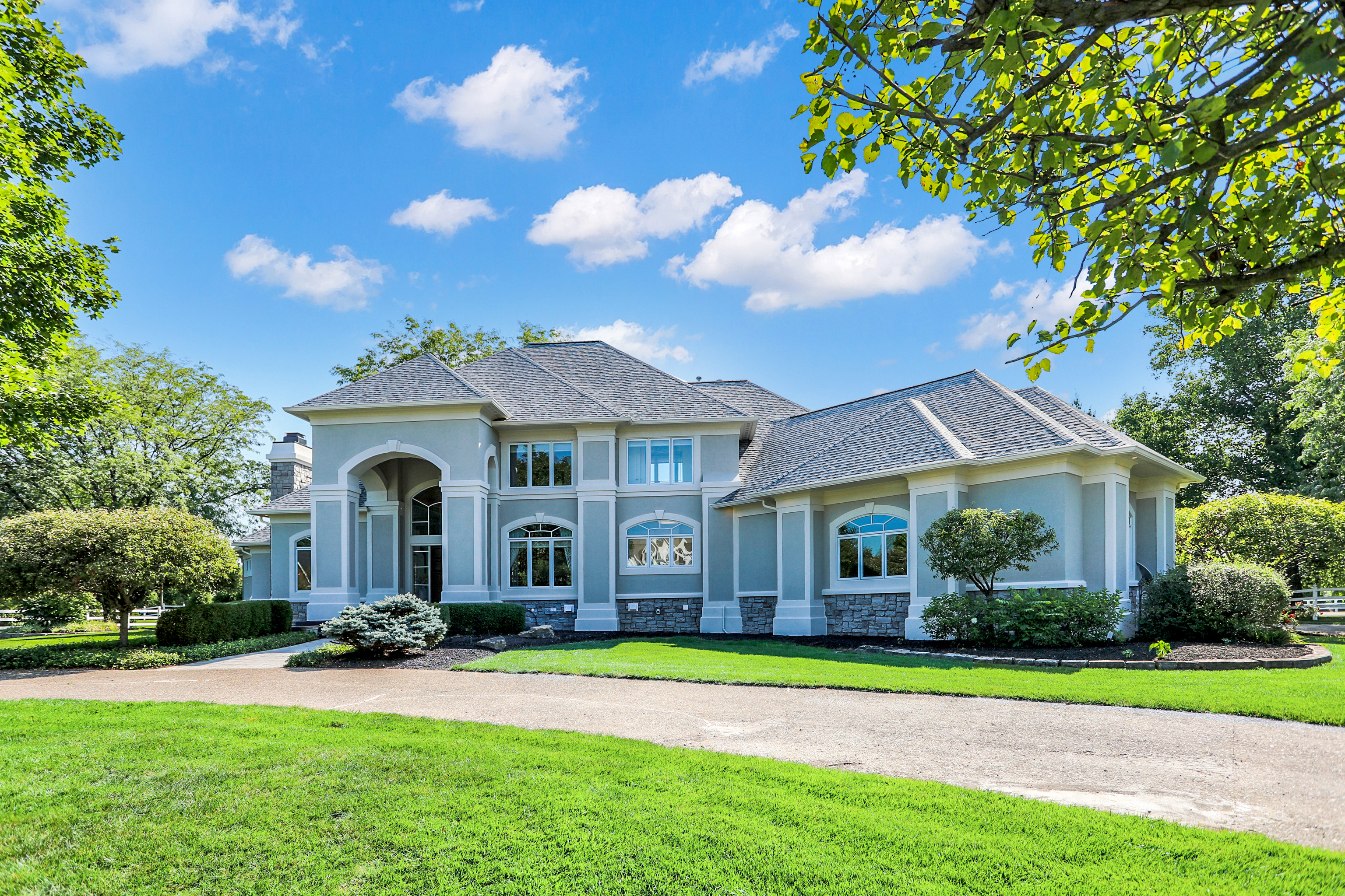 15909 Oak Park Court