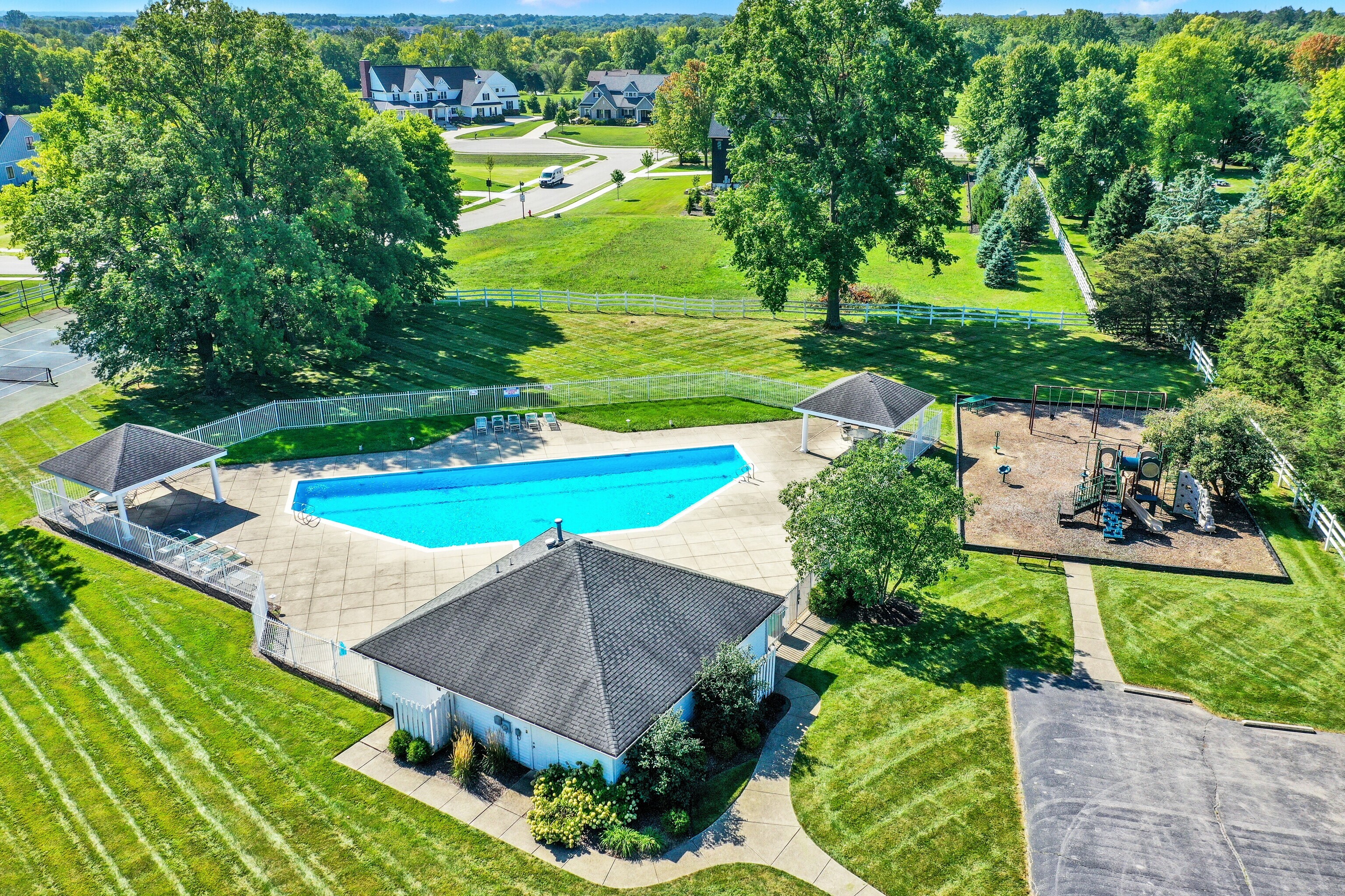 15909 Oak Park Court