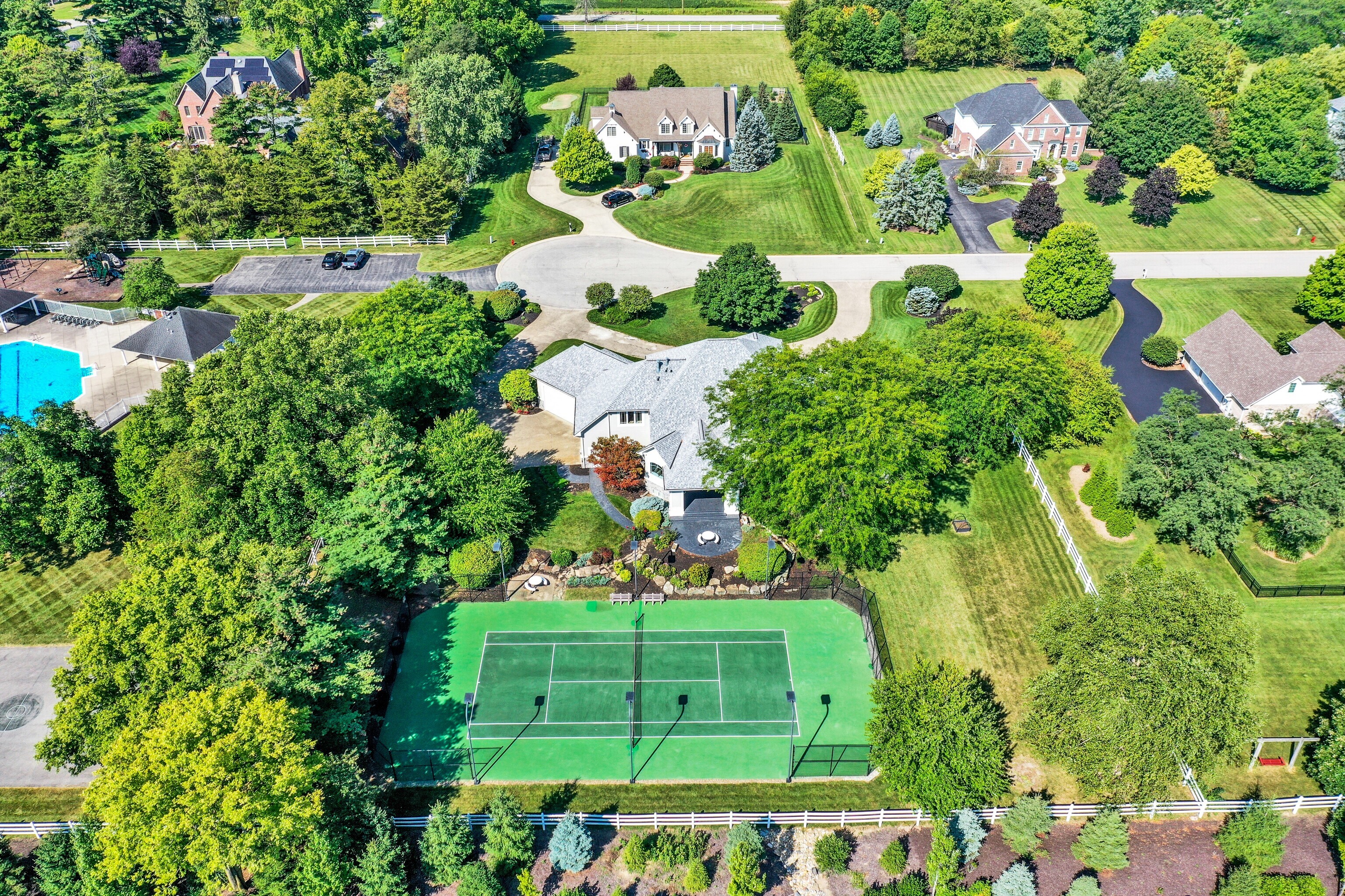 15909 Oak Park Court