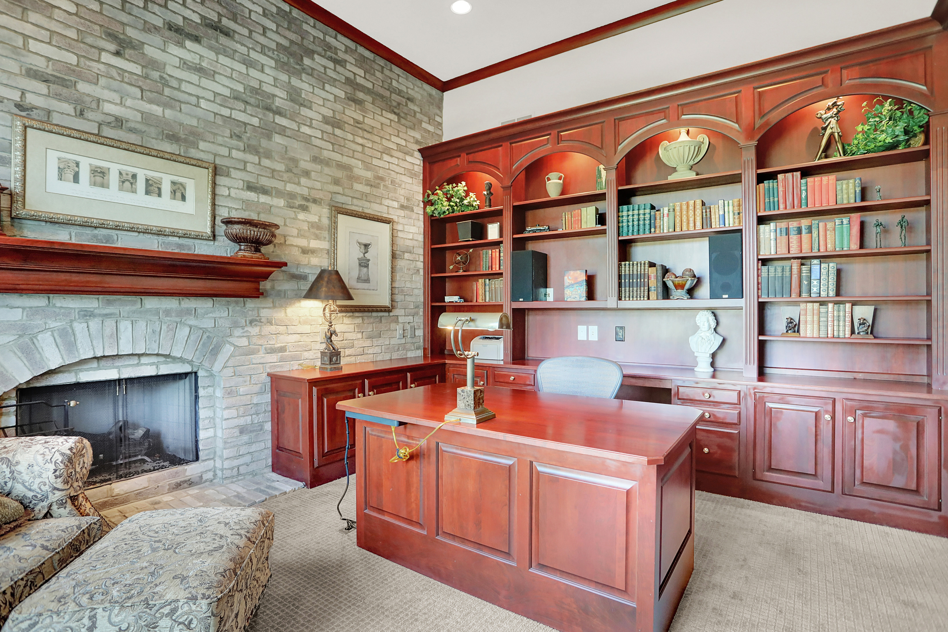 15909 Oak Park Court