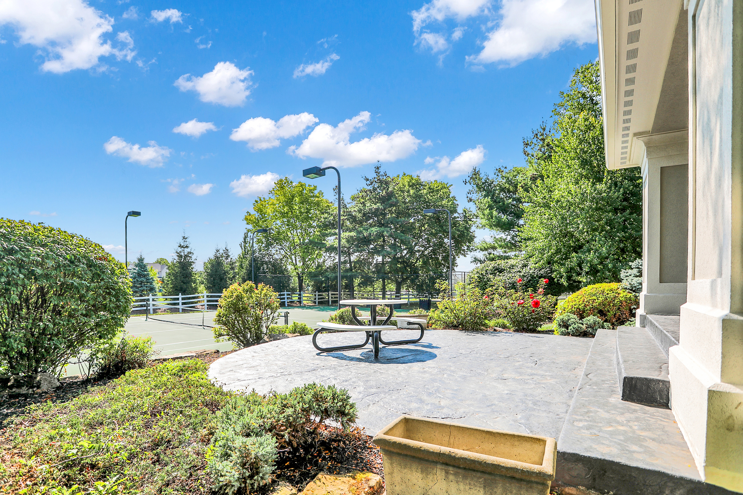 15909 Oak Park Court