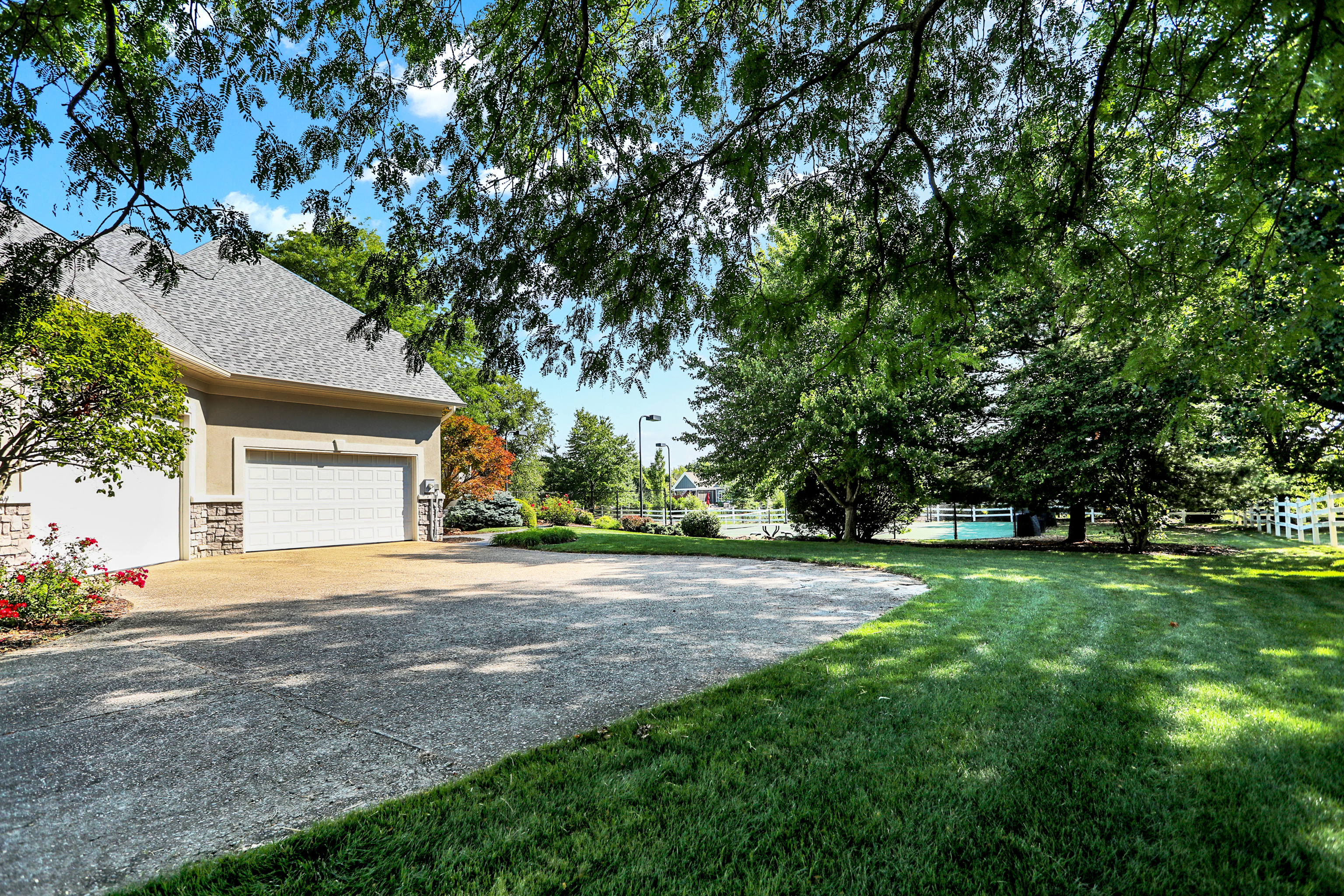 15909 Oak Park Court