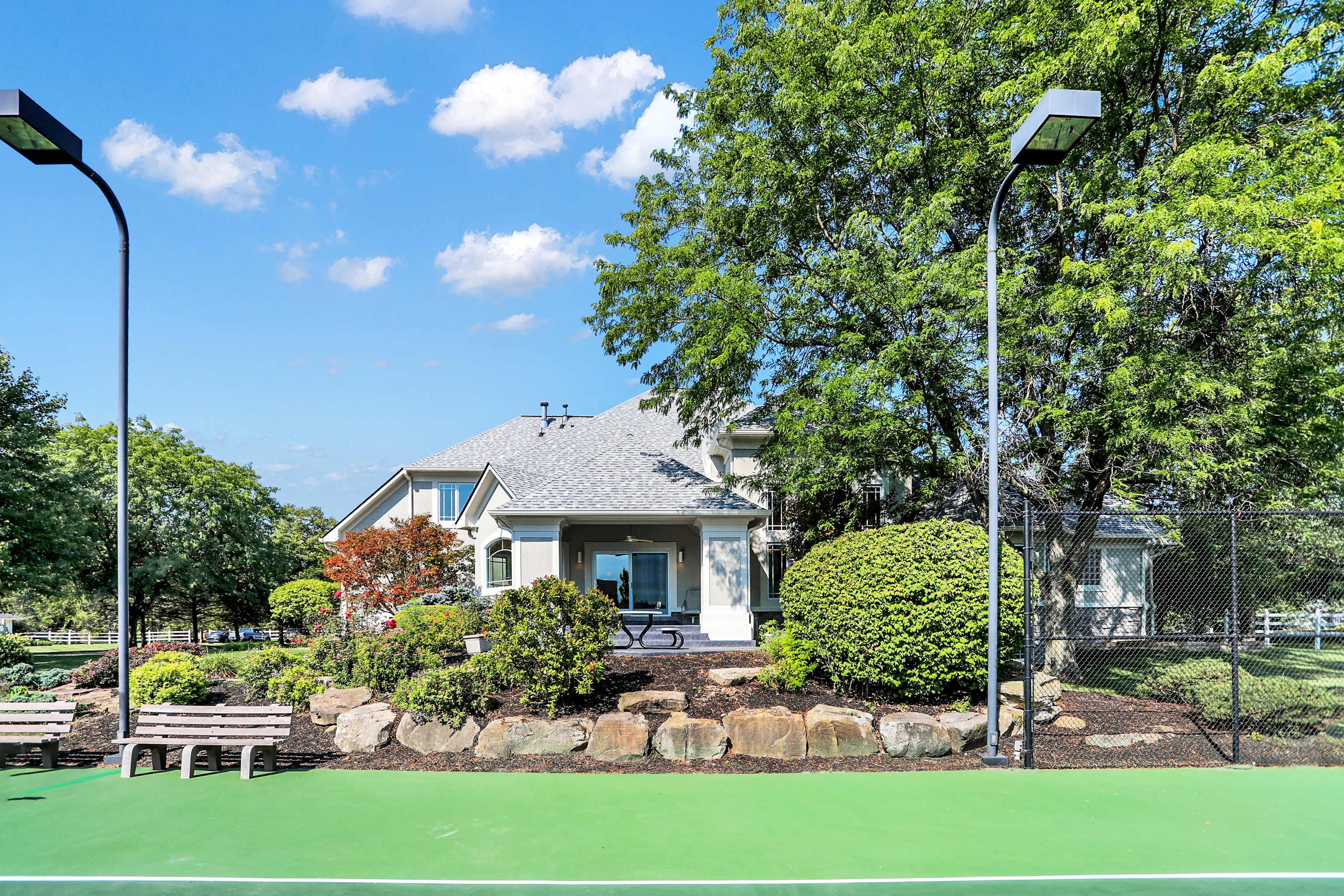 15909 Oak Park Court