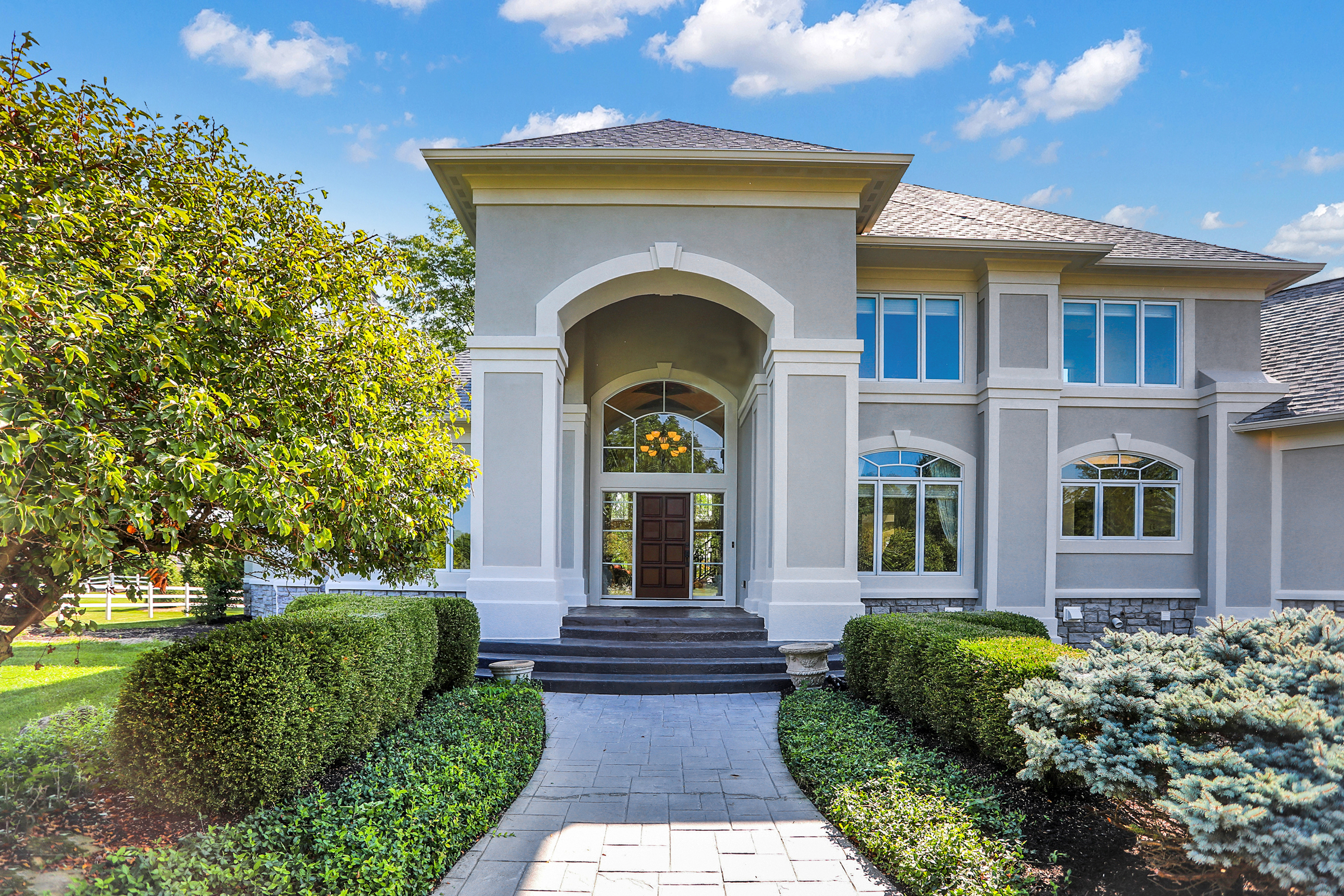 15909 Oak Park Court