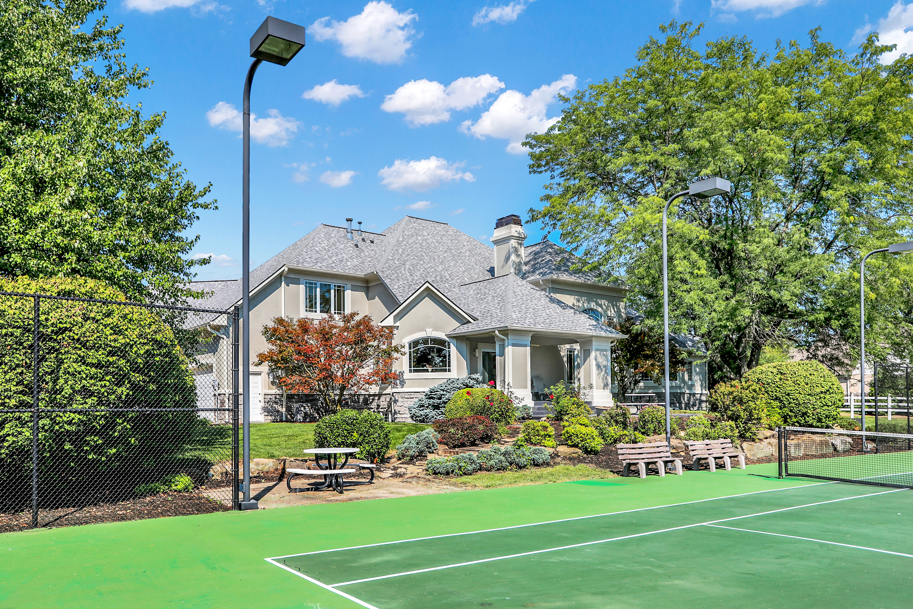 15909 Oak Park Court