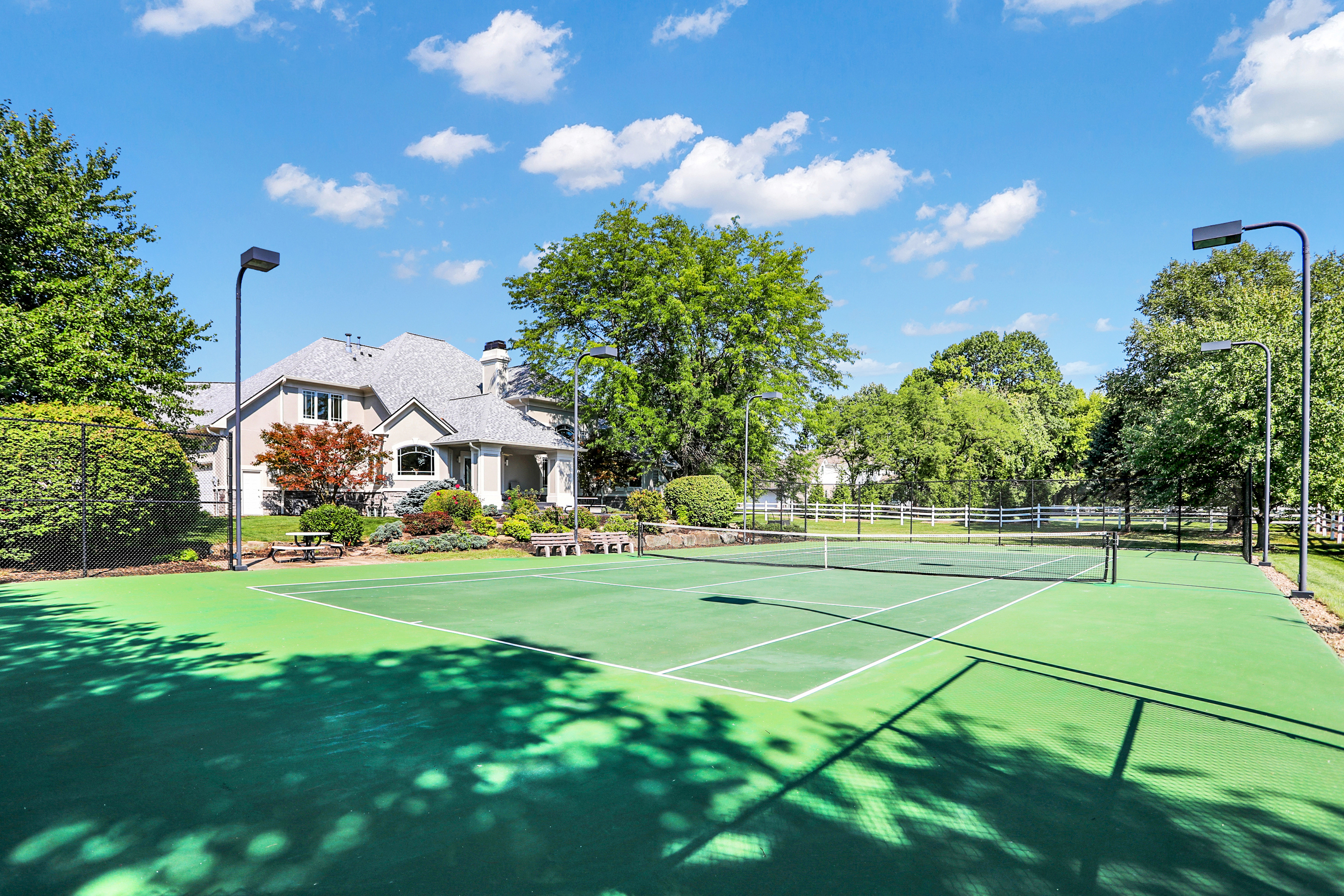 15909 Oak Park Court