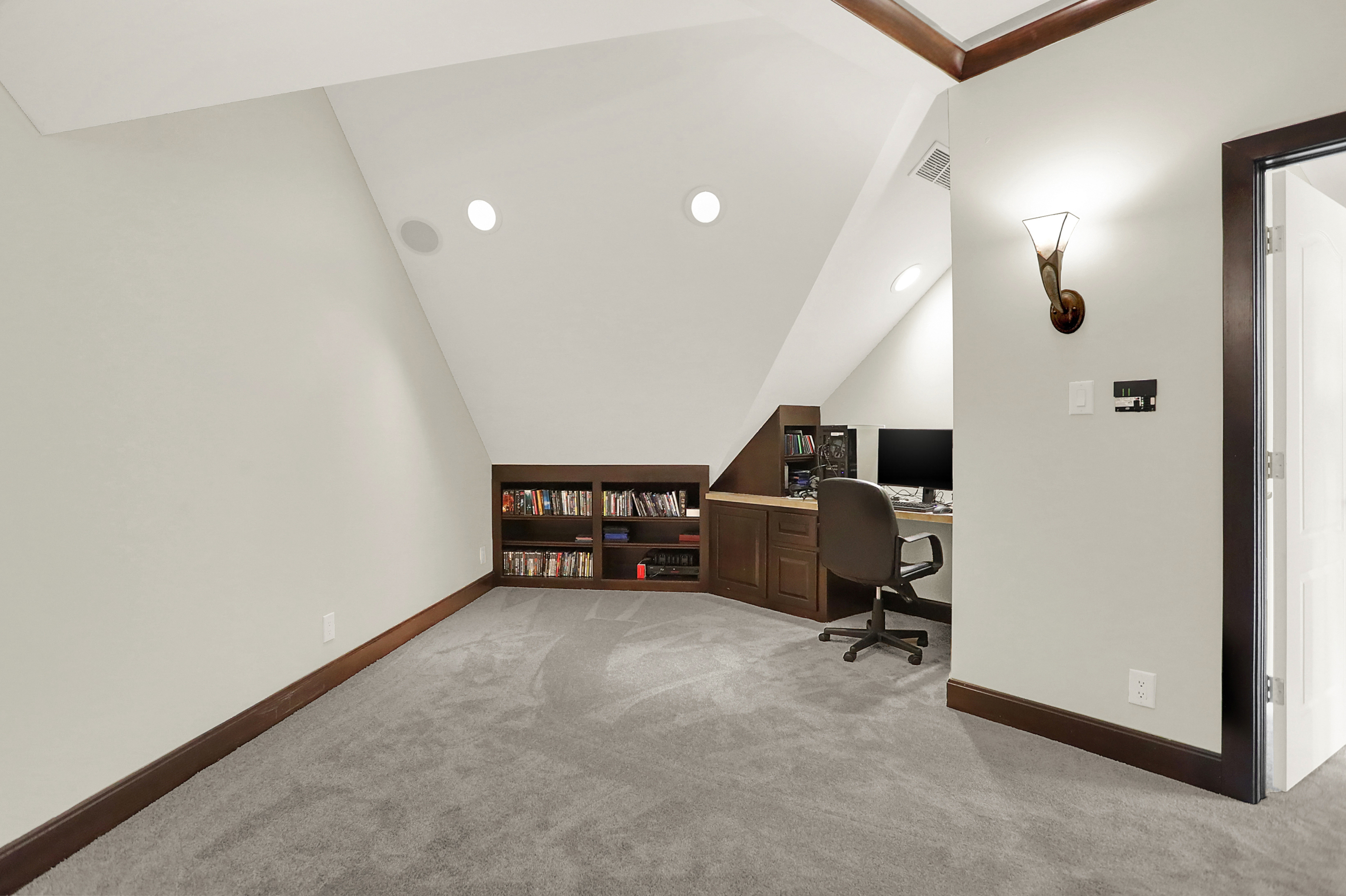 15909 Oak Park Court