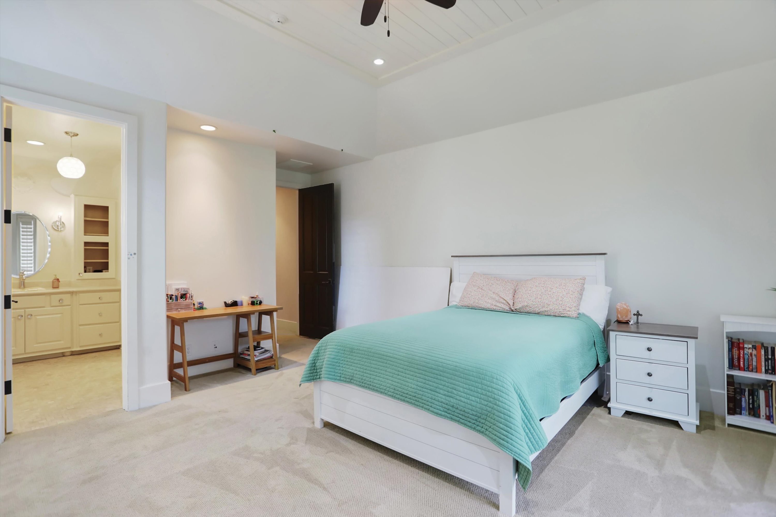 15620 Hidden Oaks Court
