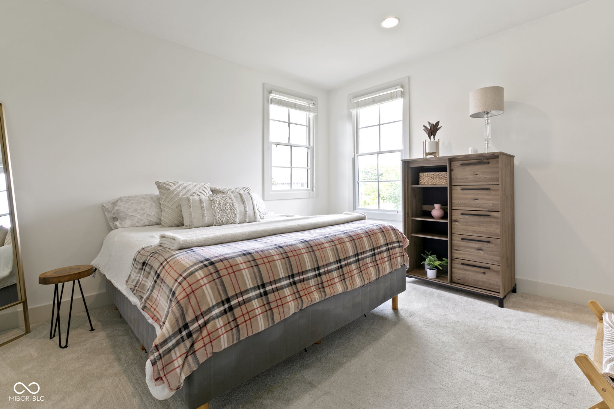 13082 Horseferry Road