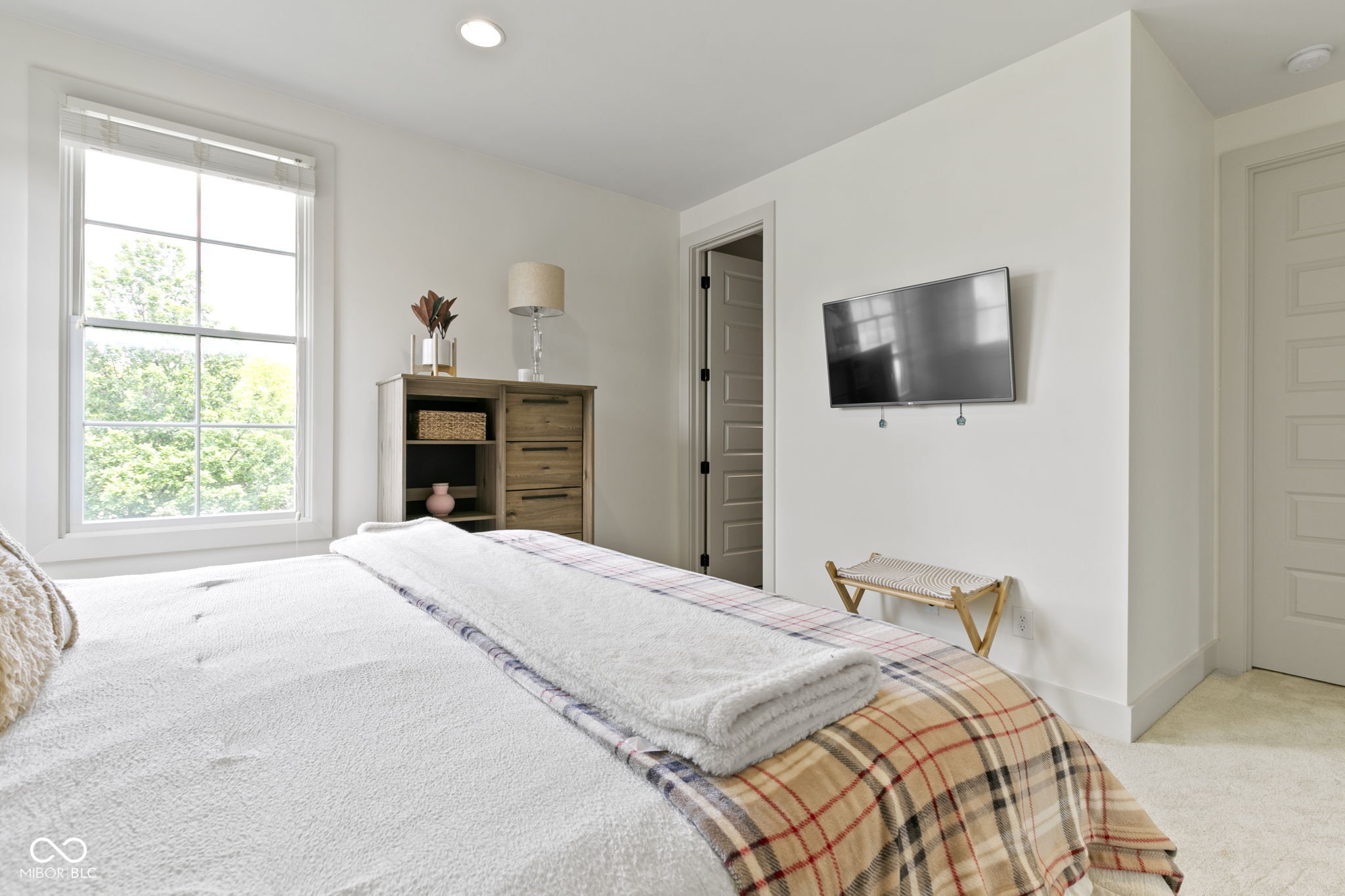 13082 Horseferry Road