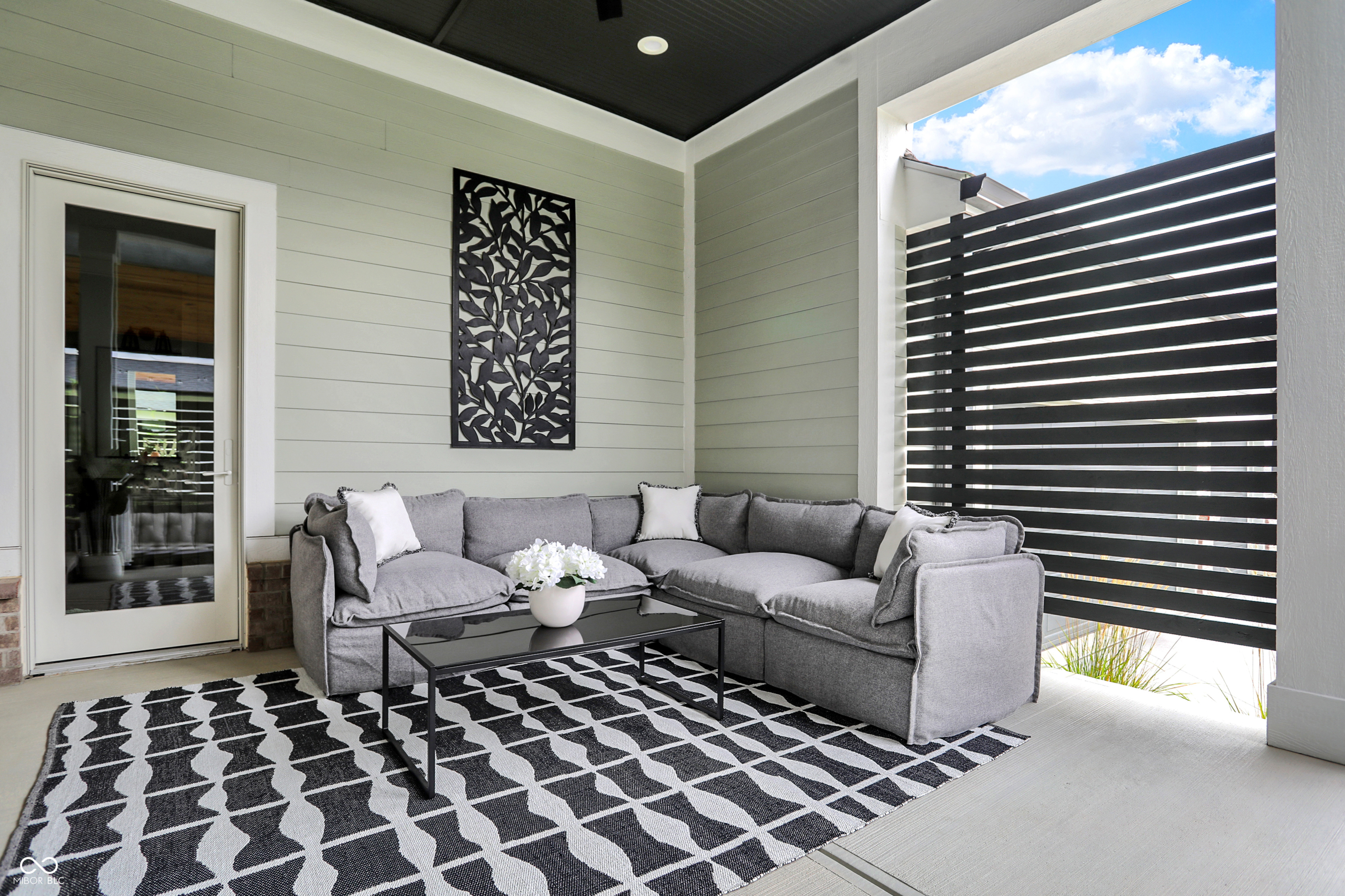 14991 Oak Hollow Lane W