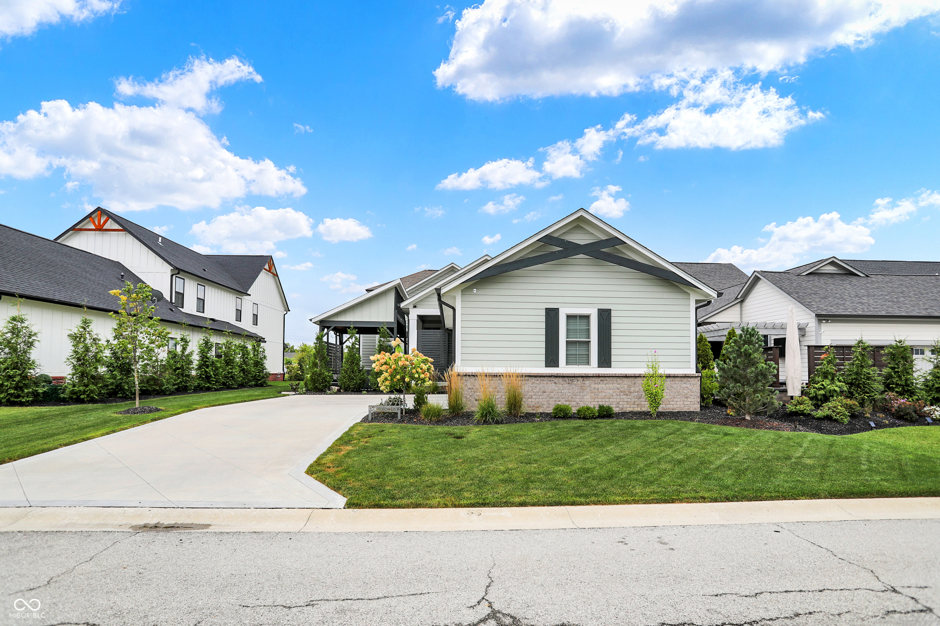 14991 Oak Hollow Lane W