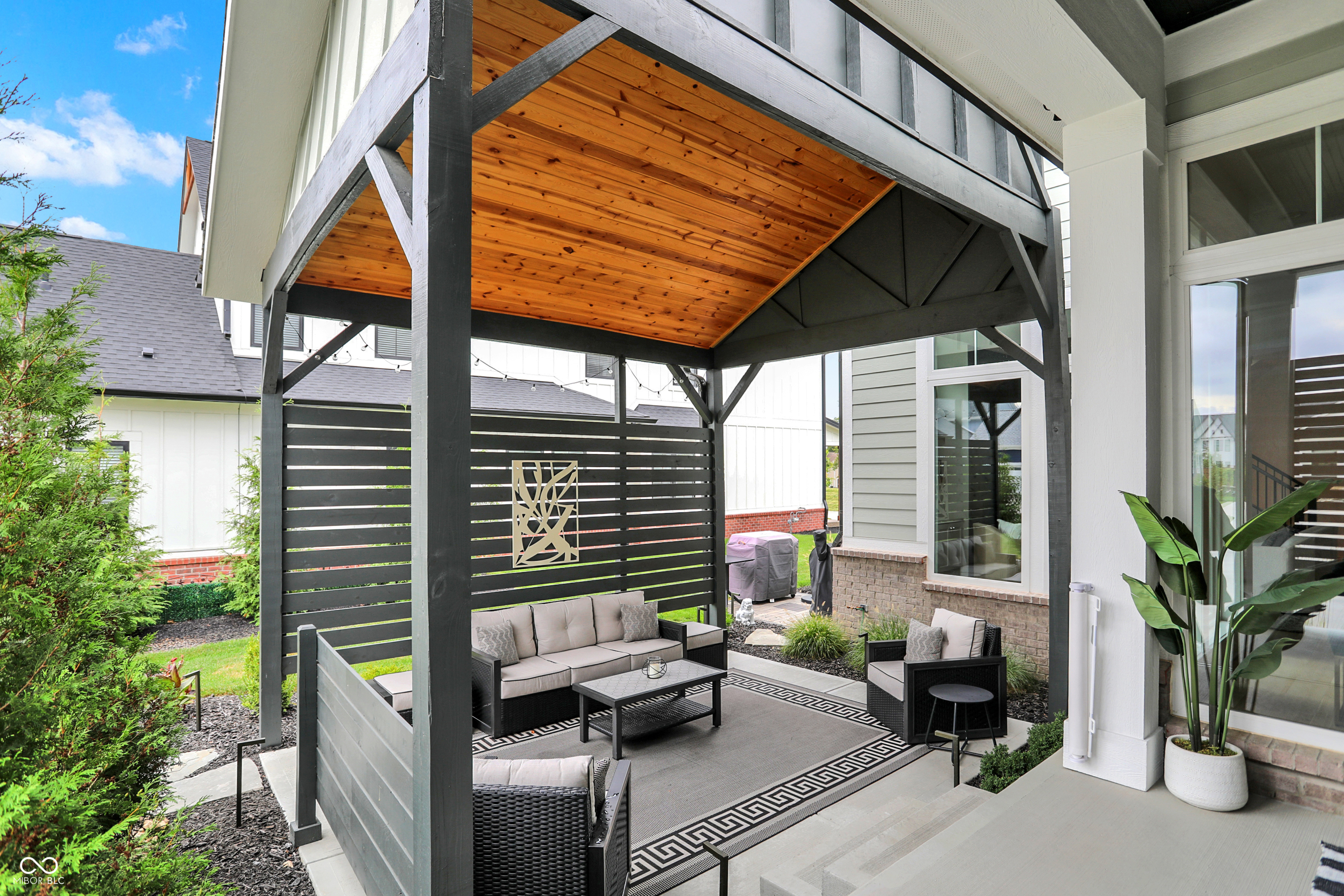 14991 Oak Hollow Lane W