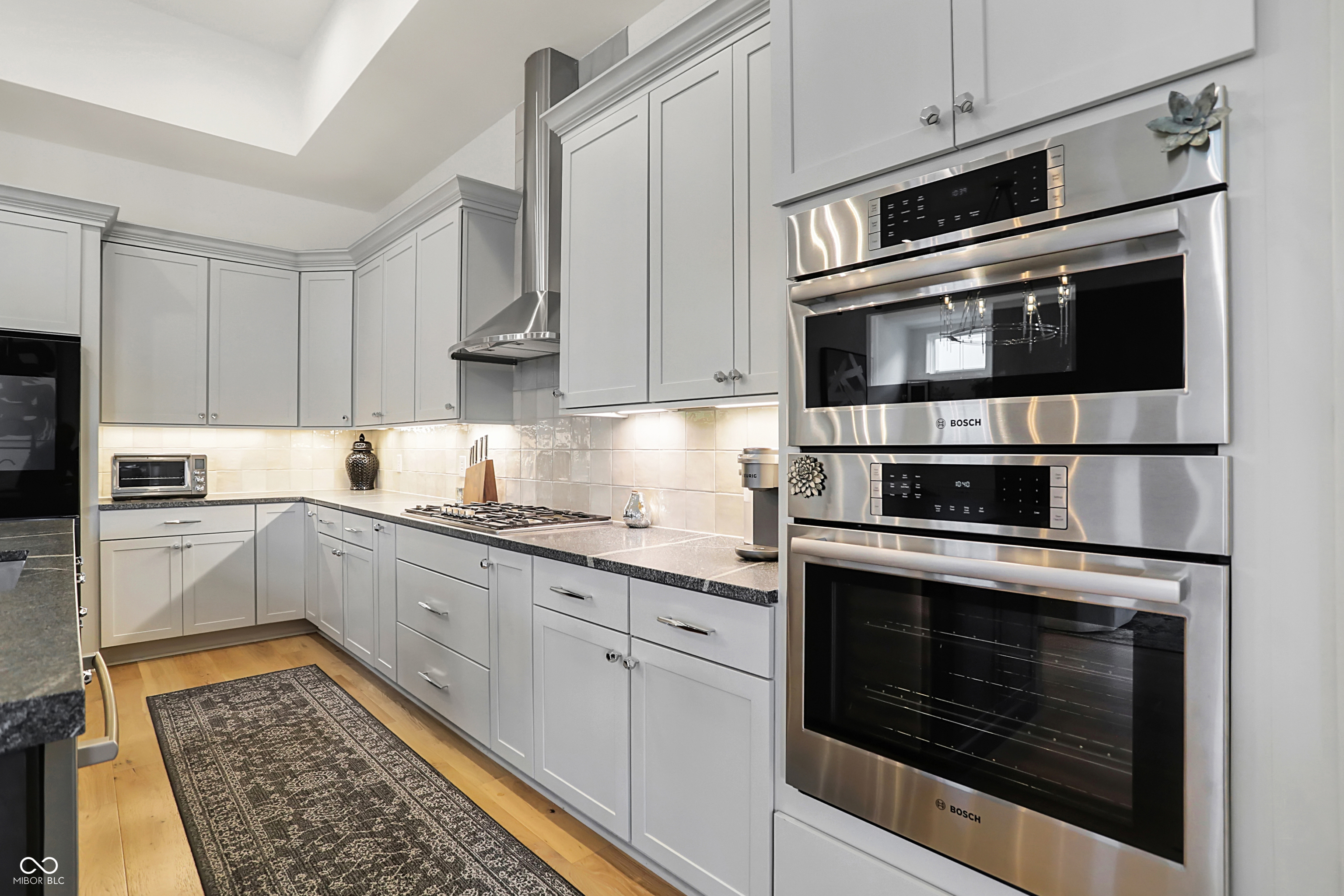 14991 Oak Hollow Lane W