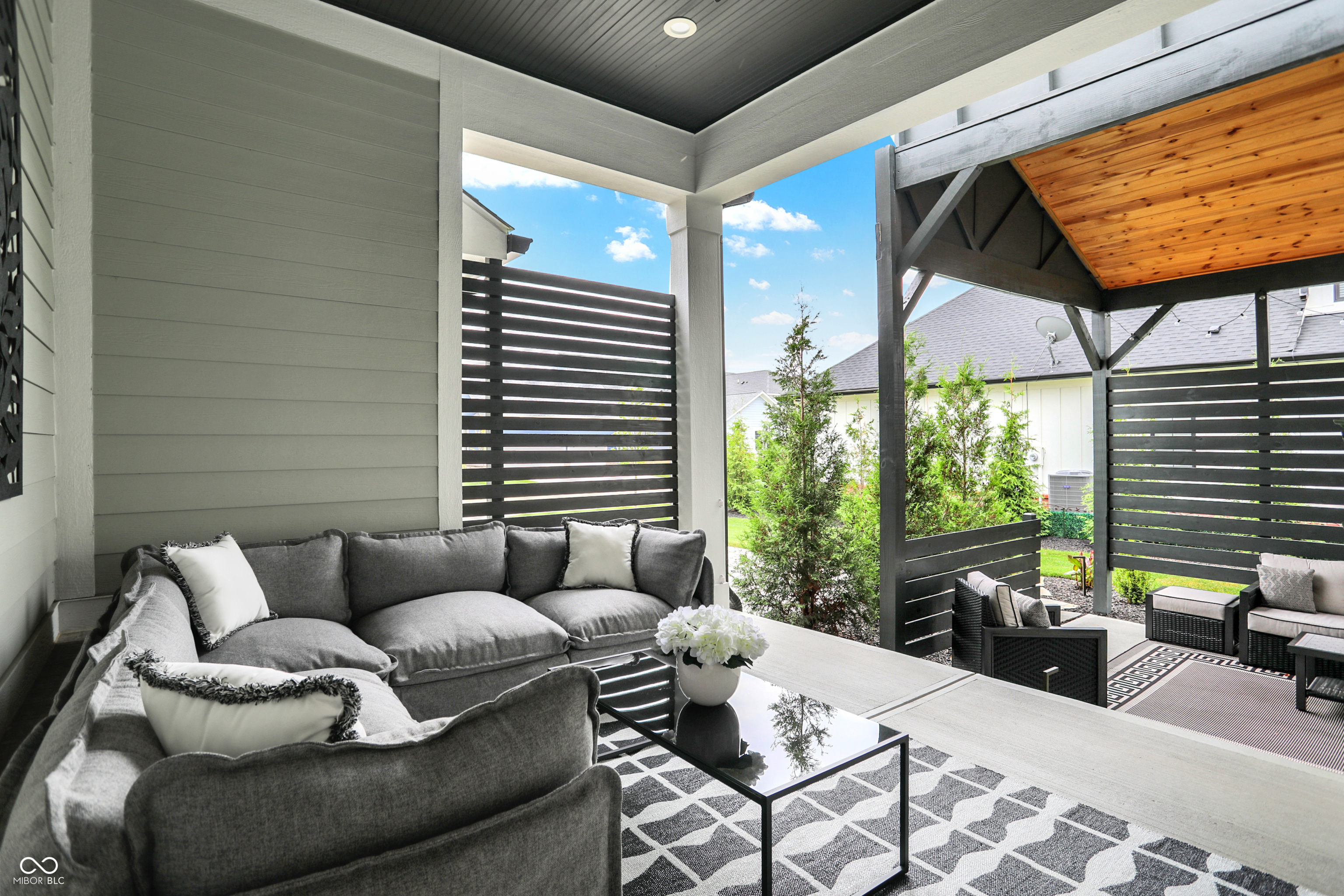 14991 Oak Hollow Lane W