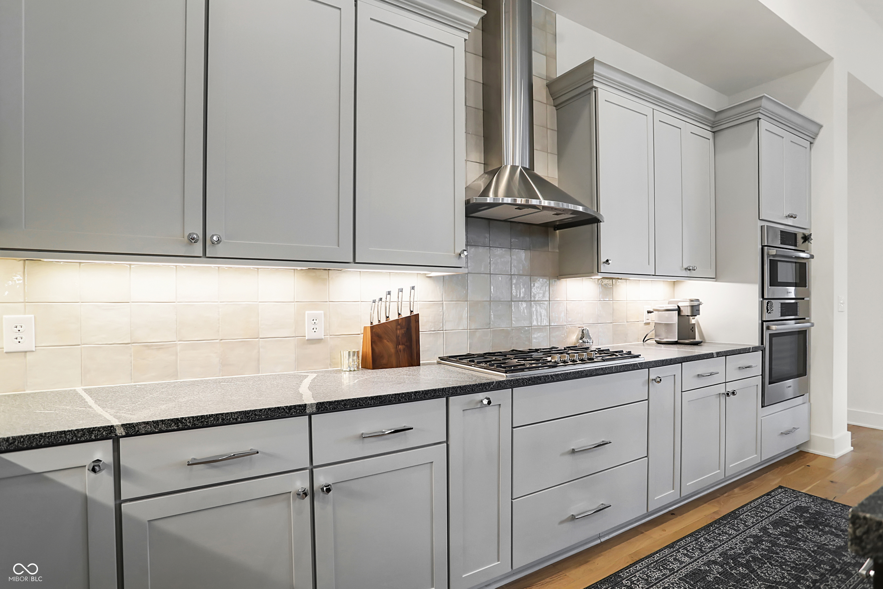 14991 Oak Hollow Lane W