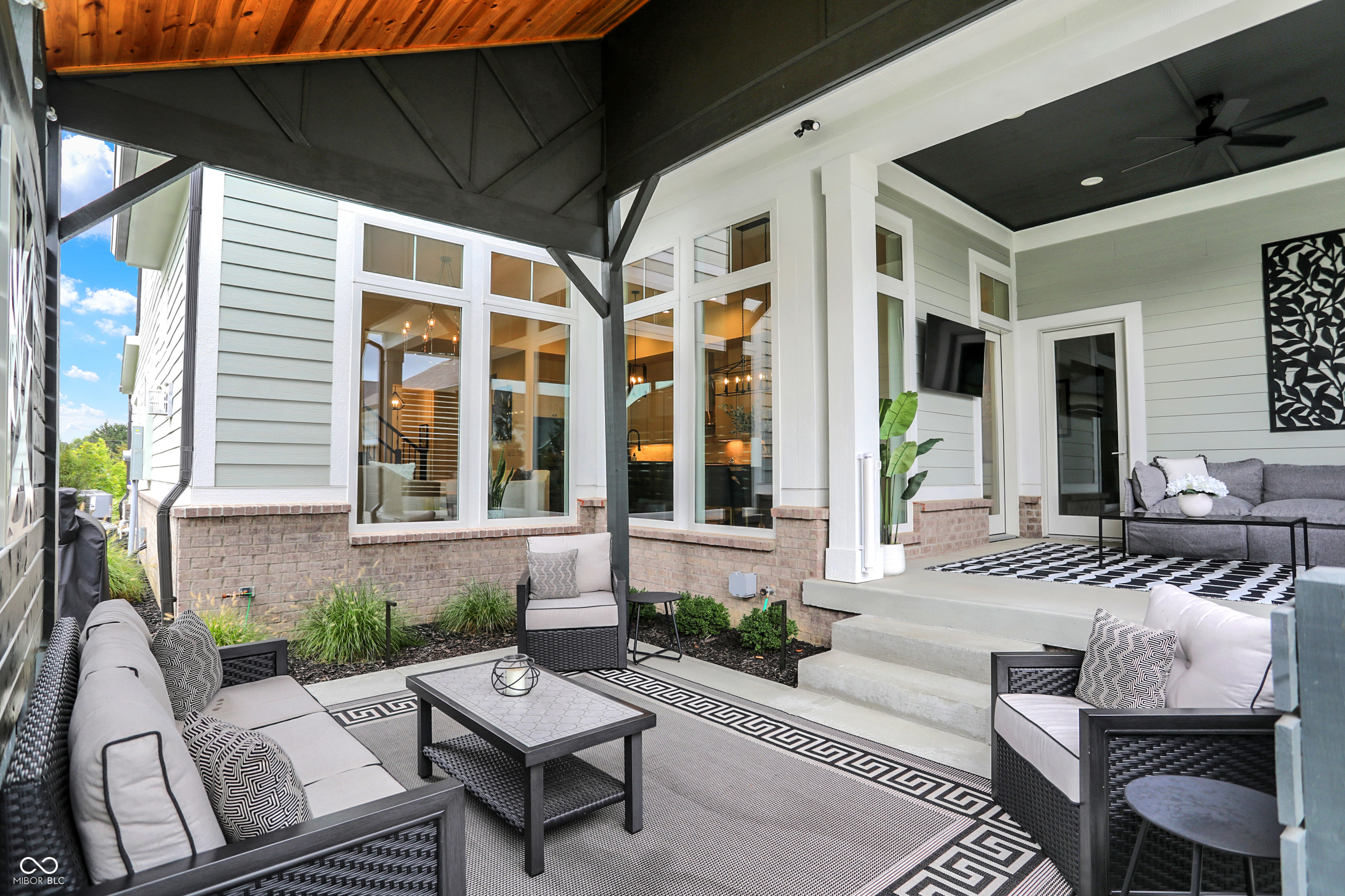 14991 Oak Hollow Lane W