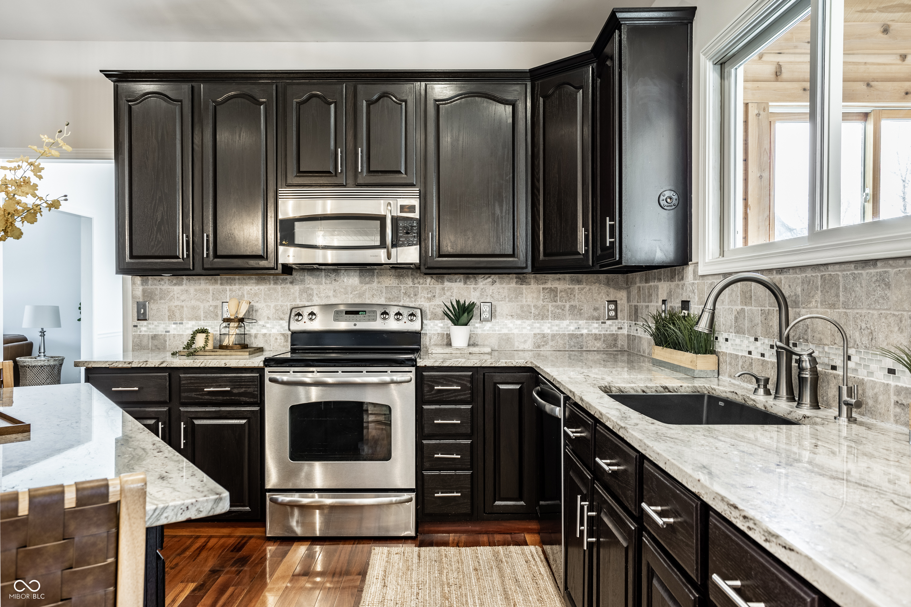 2541 Royal Boulevard