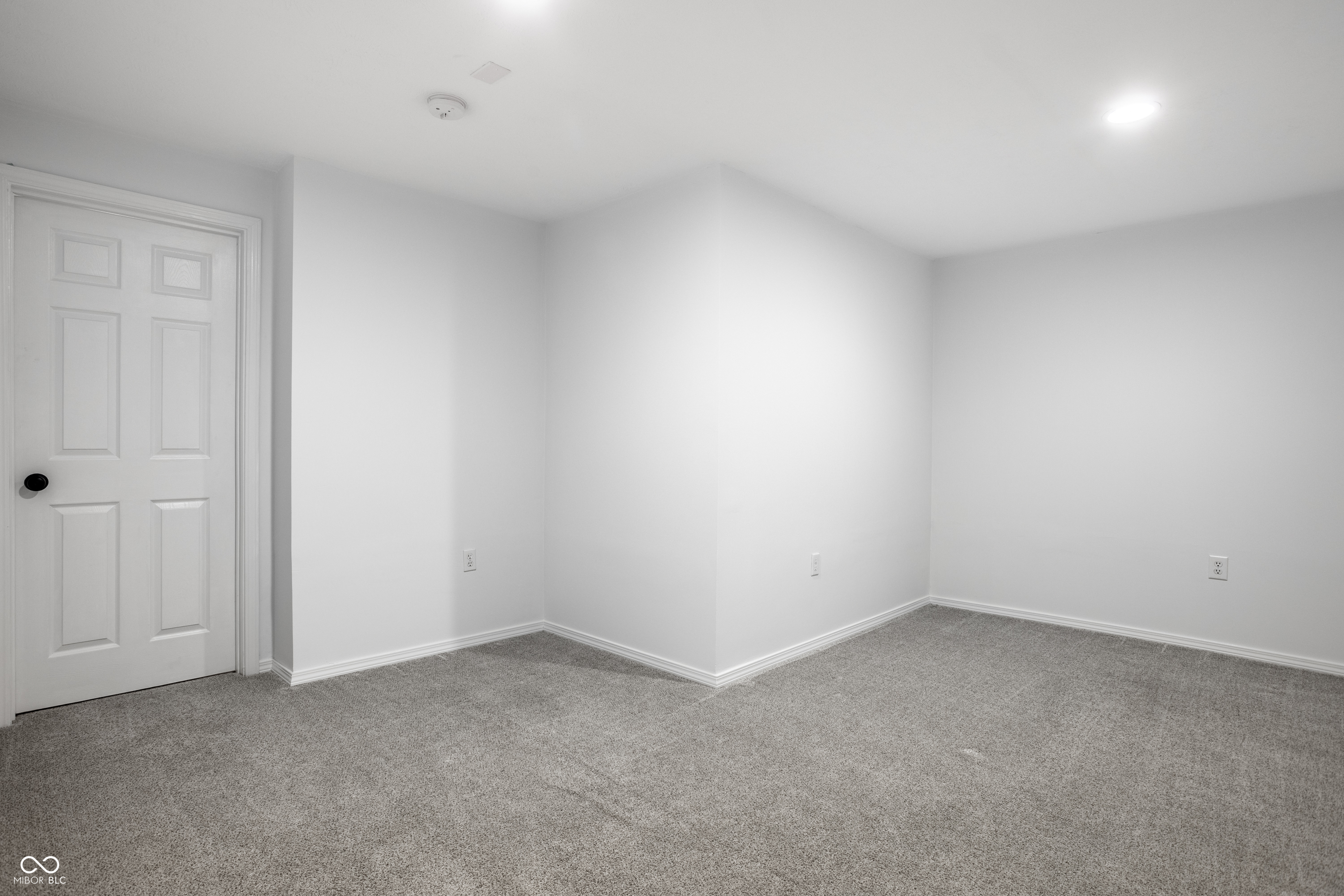 2541 Royal Boulevard