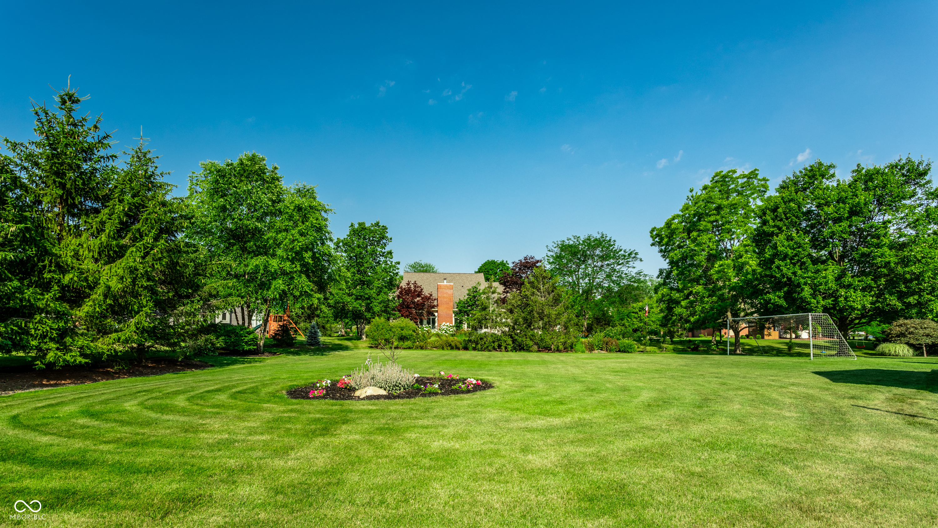 2541 Royal Boulevard