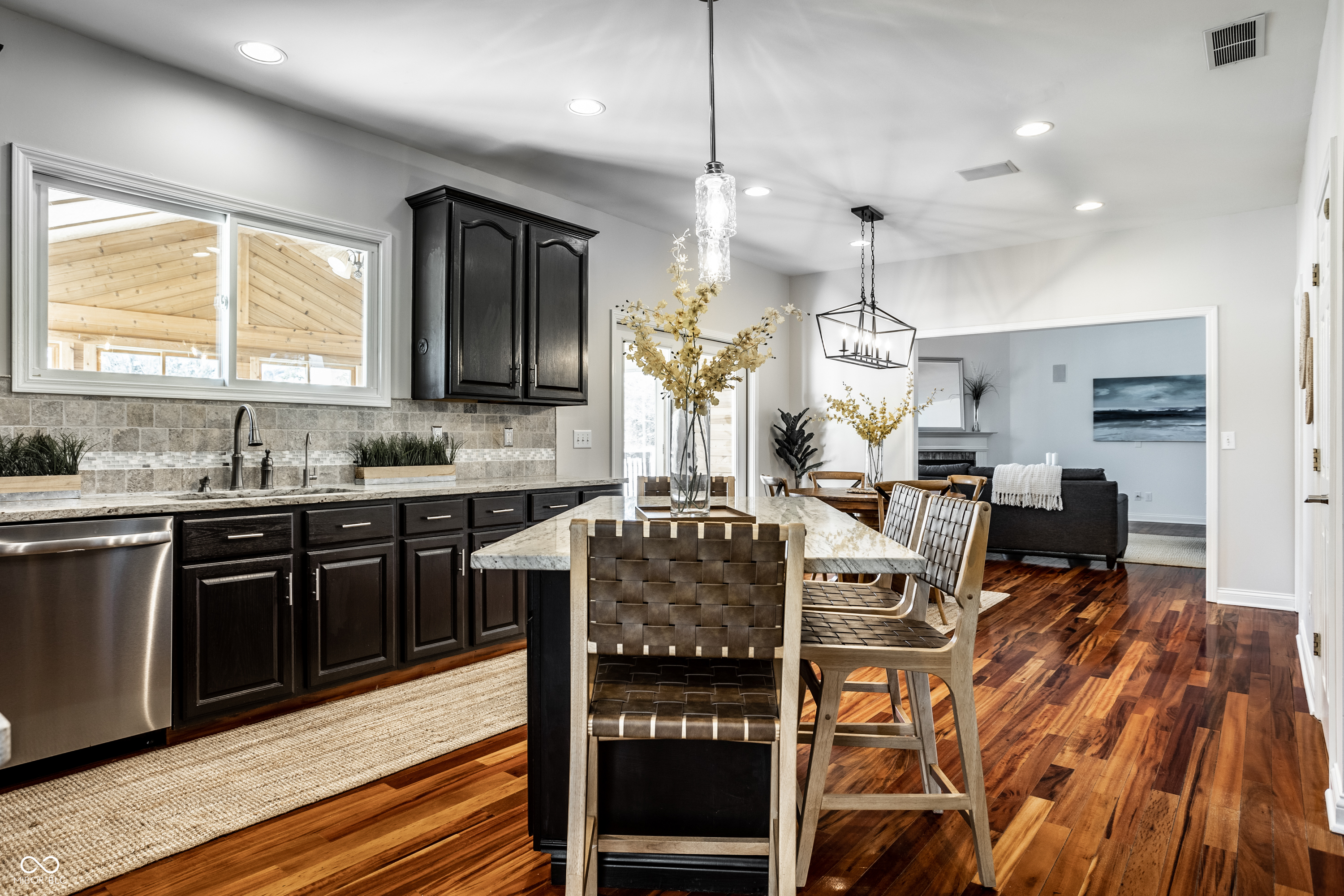 2541 Royal Boulevard