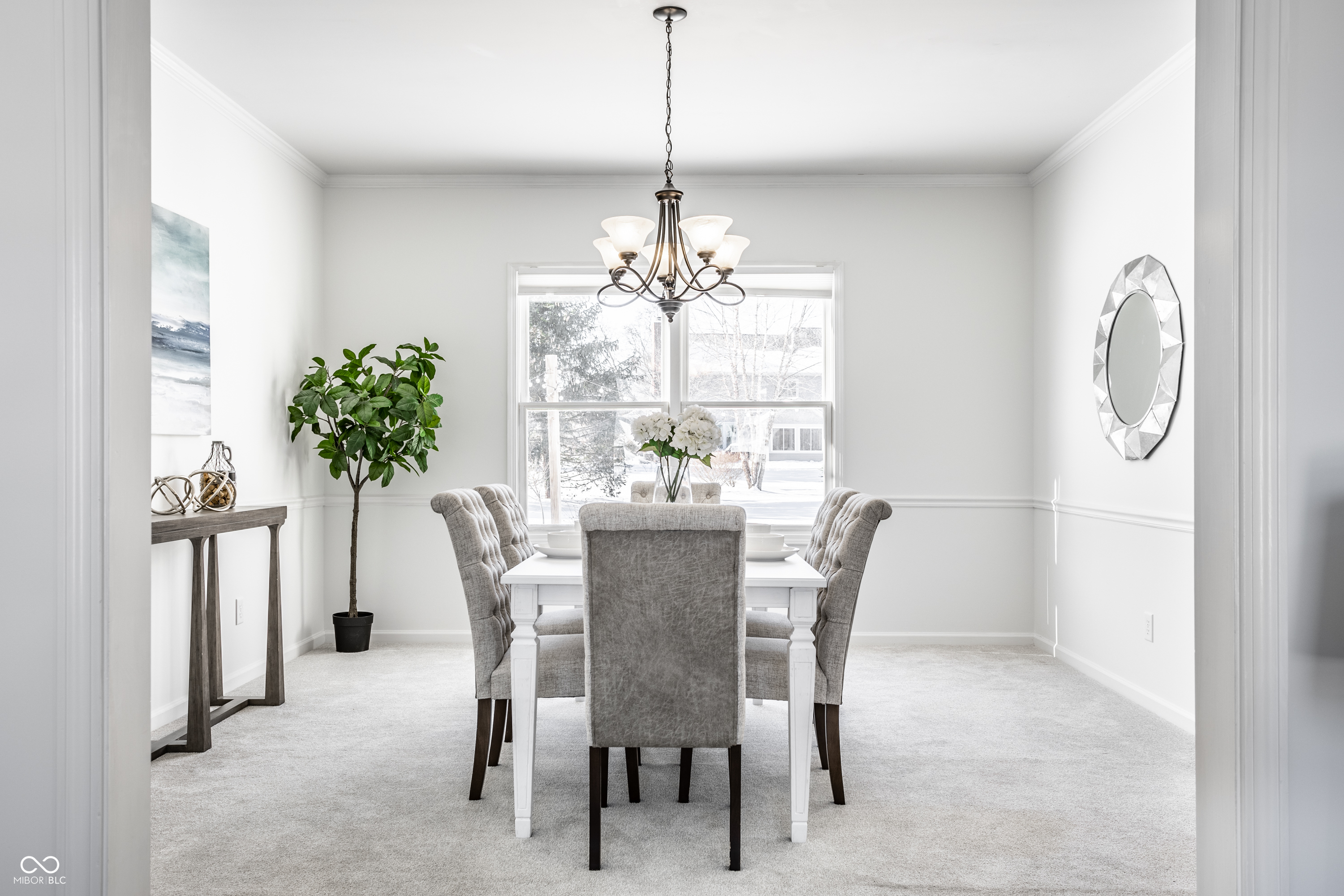 2541 Royal Boulevard