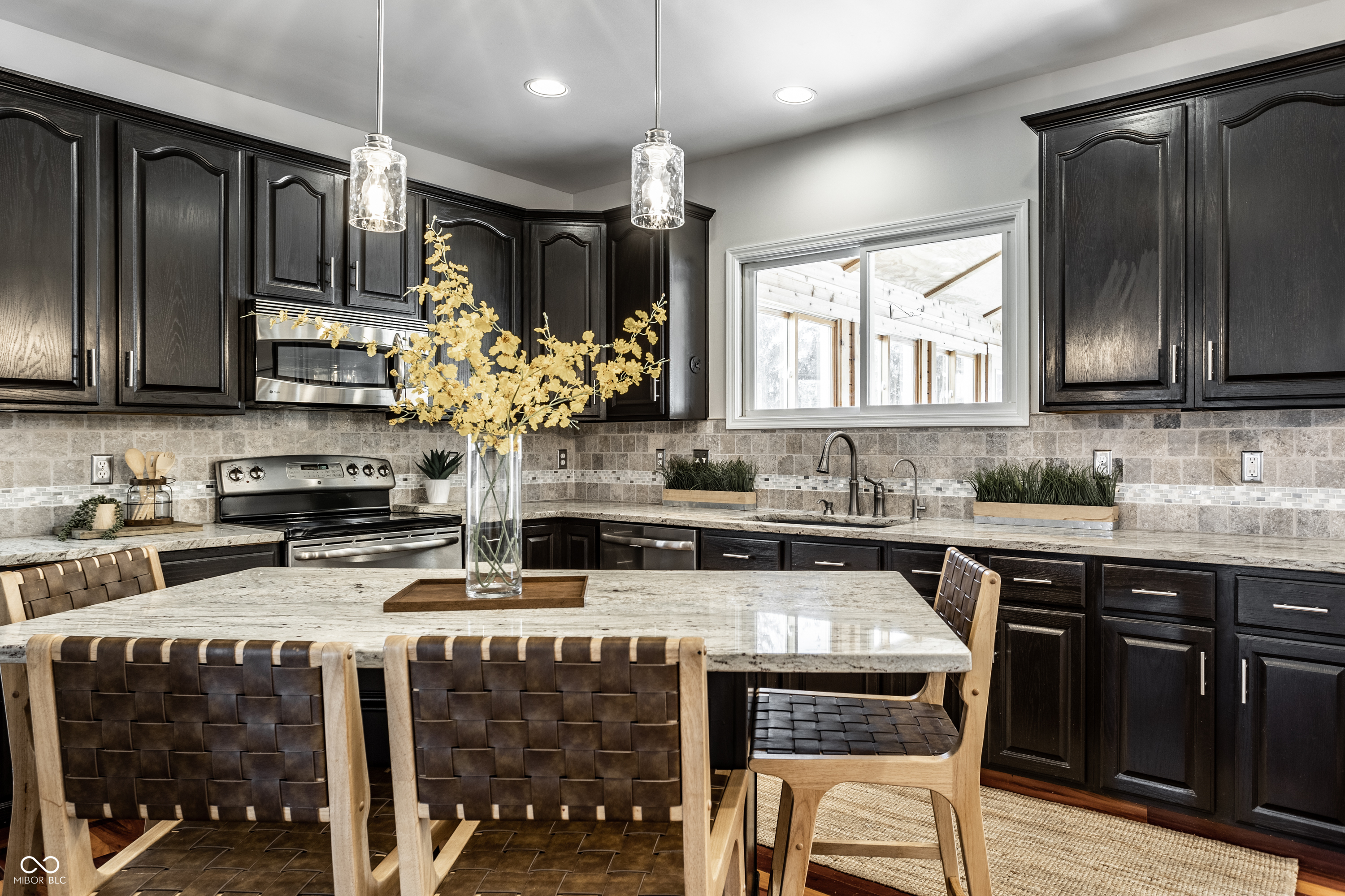 2541 Royal Boulevard