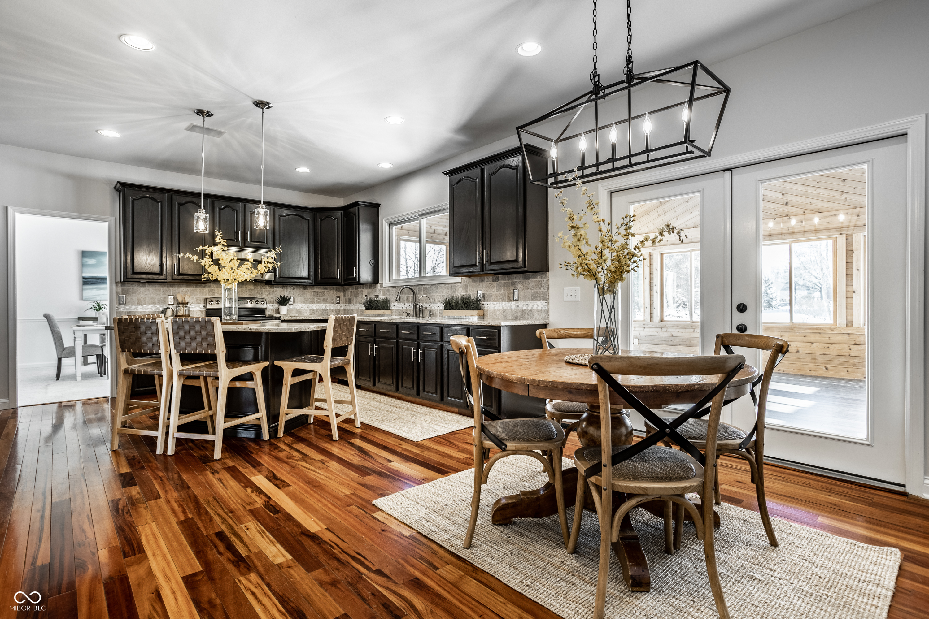 2541 Royal Boulevard