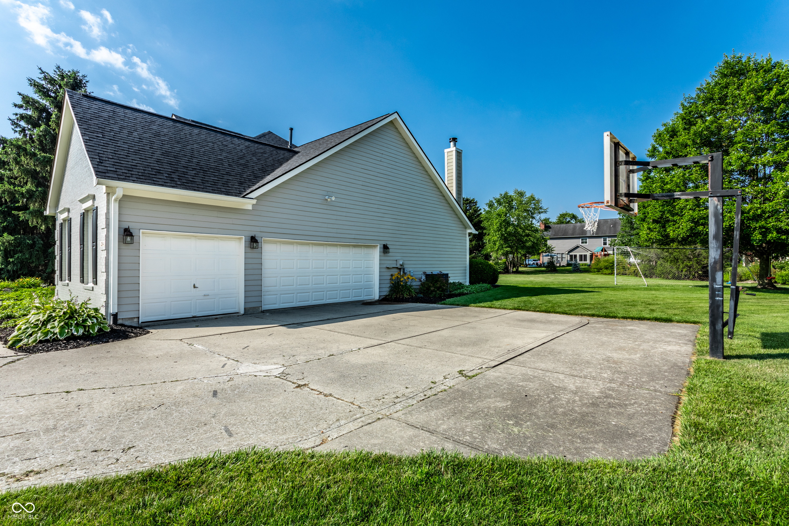 2541 Royal Boulevard