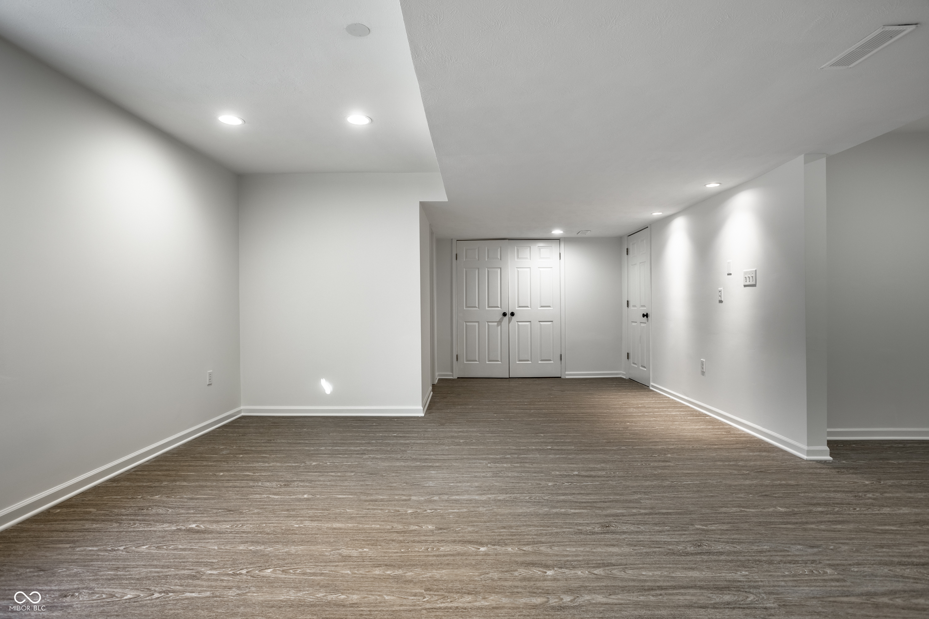 2541 Royal Boulevard