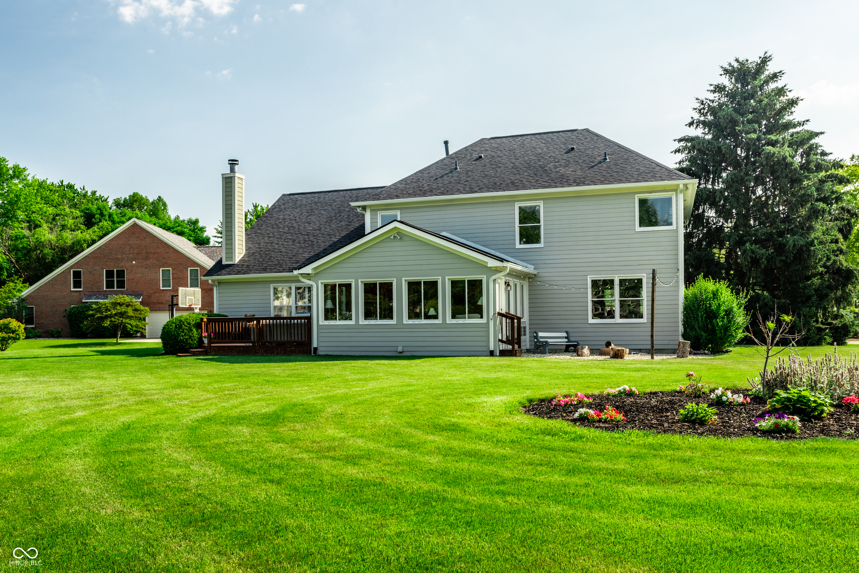 2541 Royal Boulevard