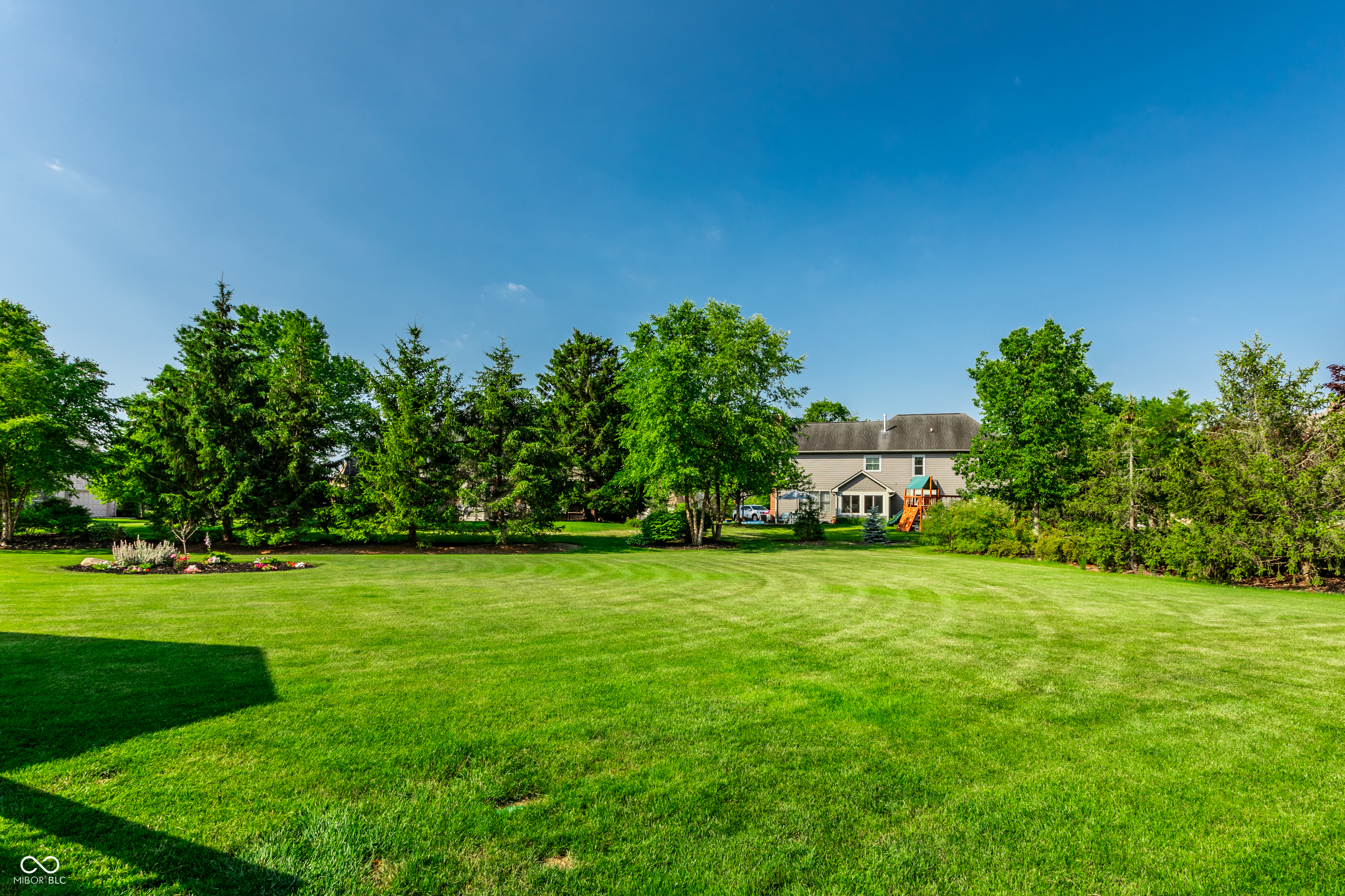 2541 Royal Boulevard