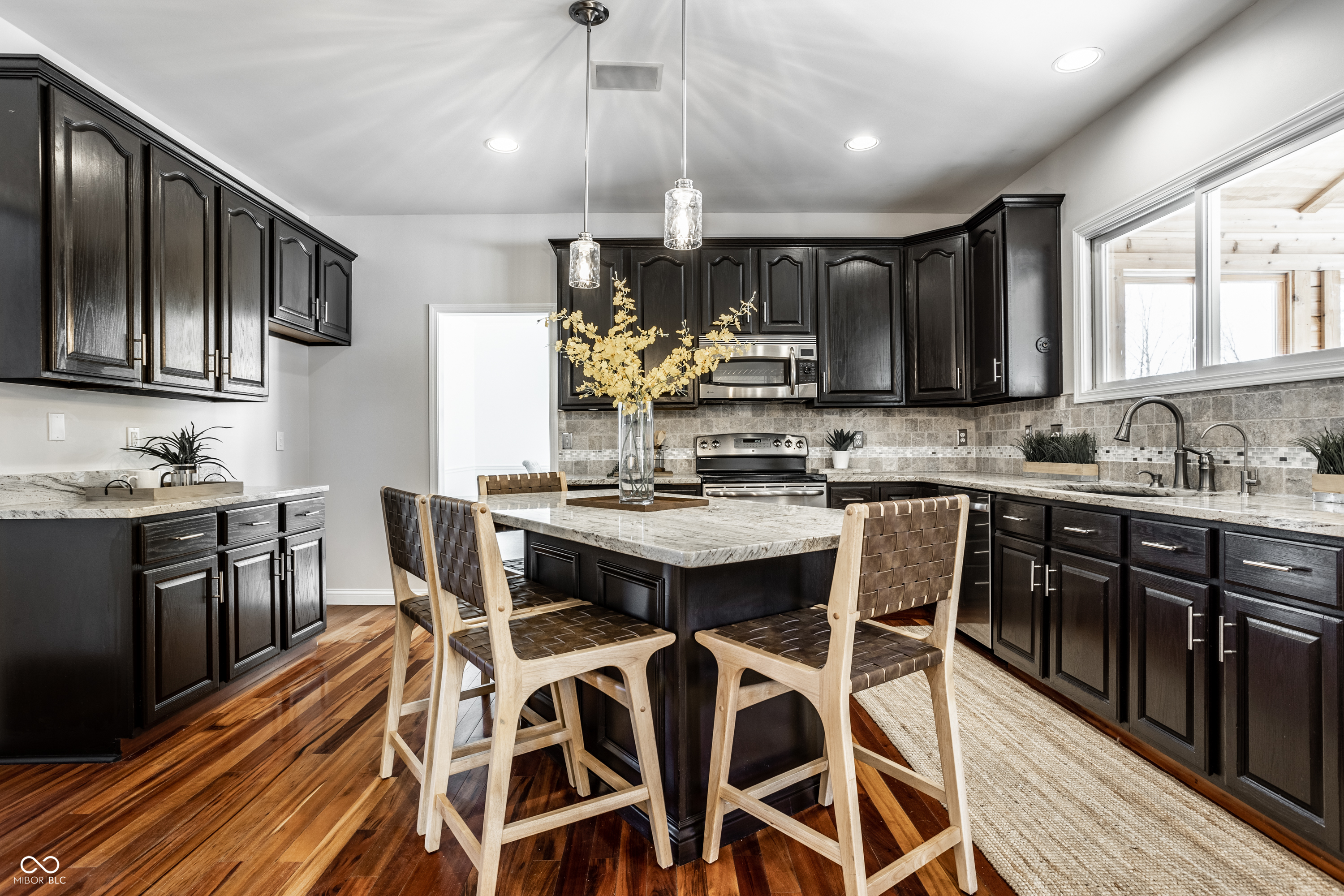 2541 Royal Boulevard