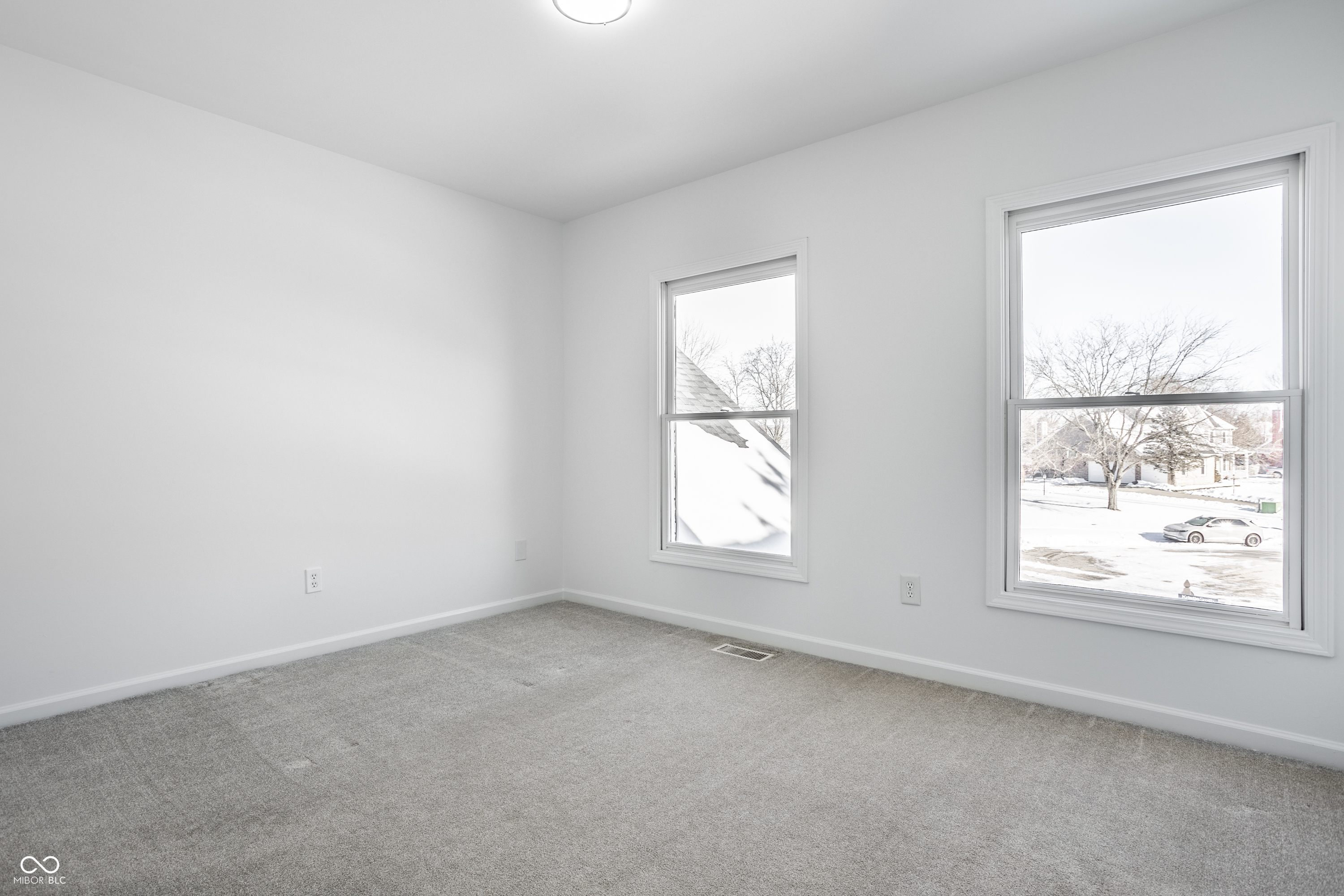 2541 Royal Boulevard