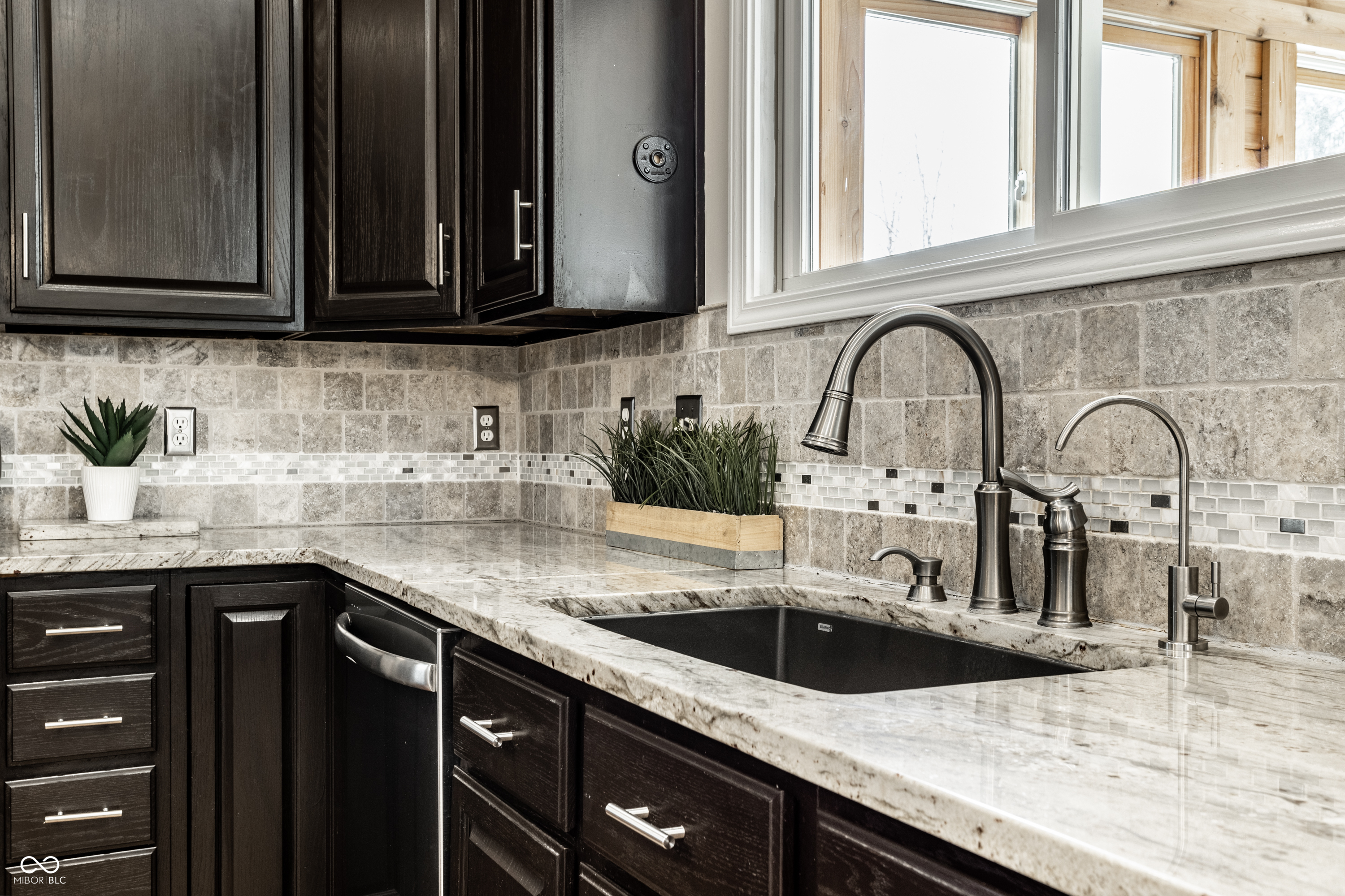 2541 Royal Boulevard