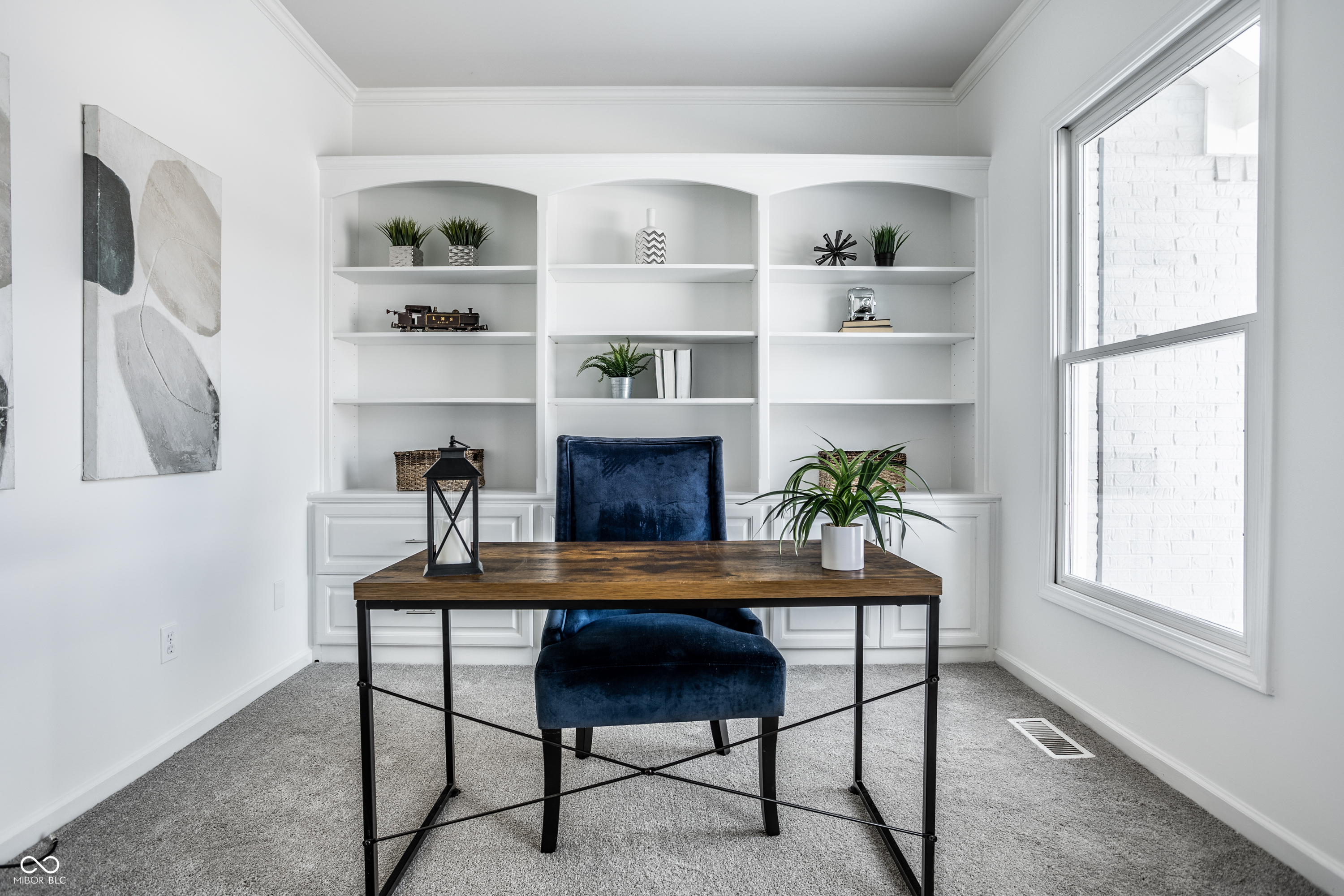 2541 Royal Boulevard