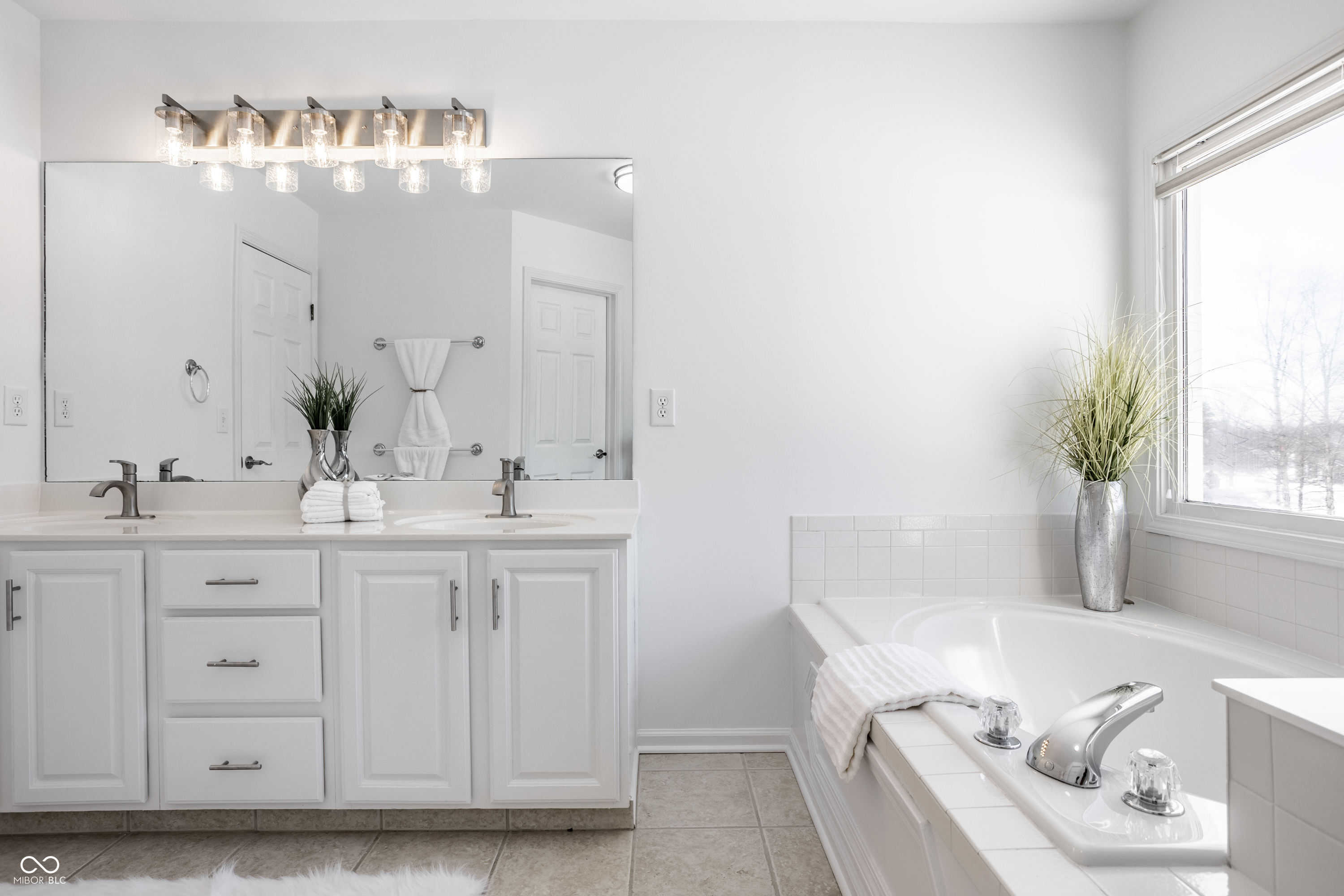 2541 Royal Boulevard