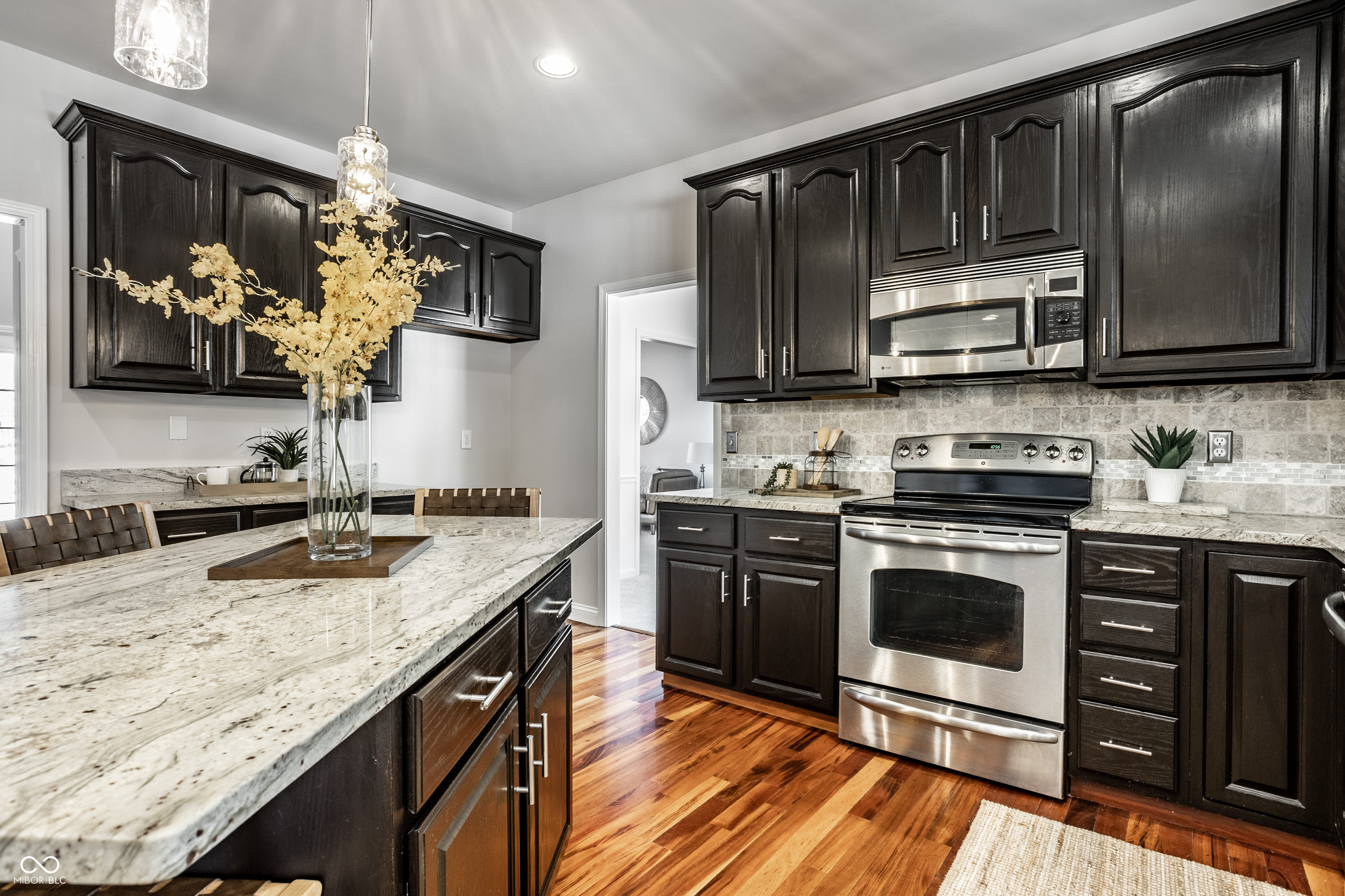 2541 Royal Boulevard