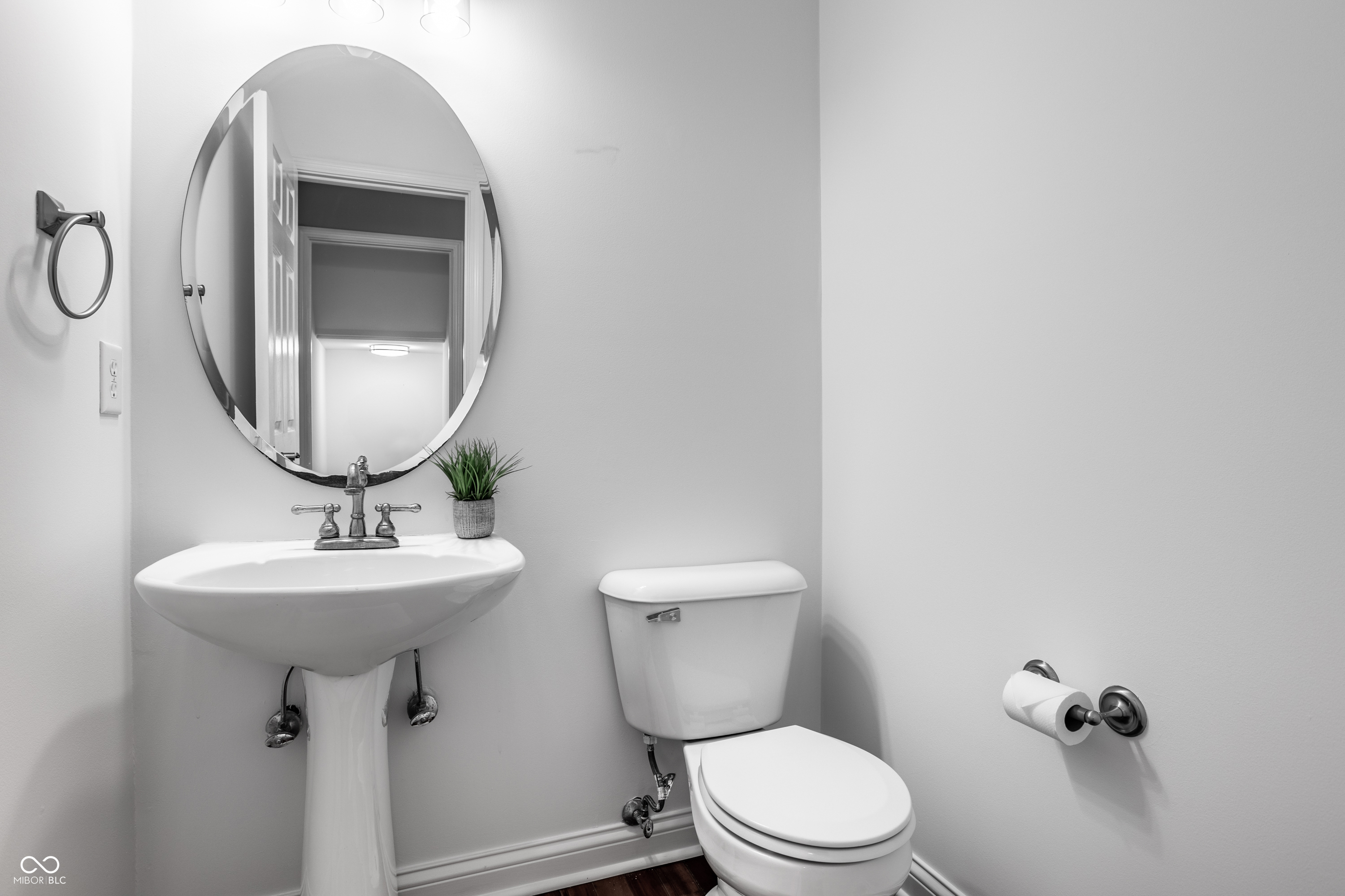 2541 Royal Boulevard