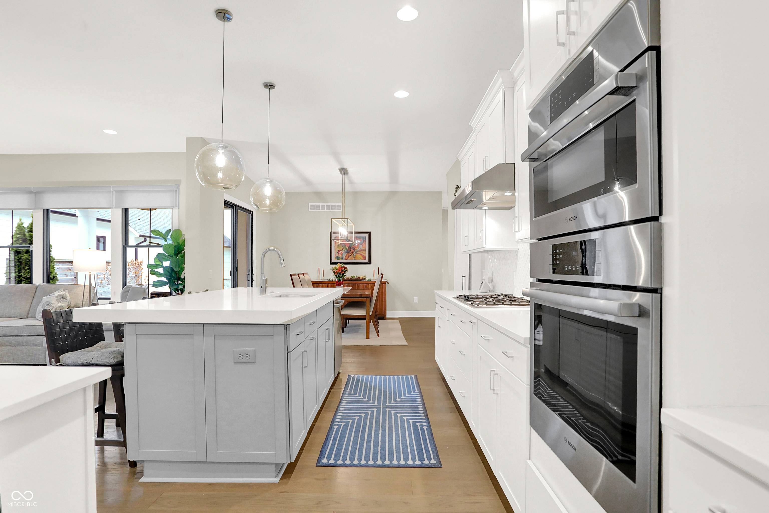 15004 Oak Hollow Lane E