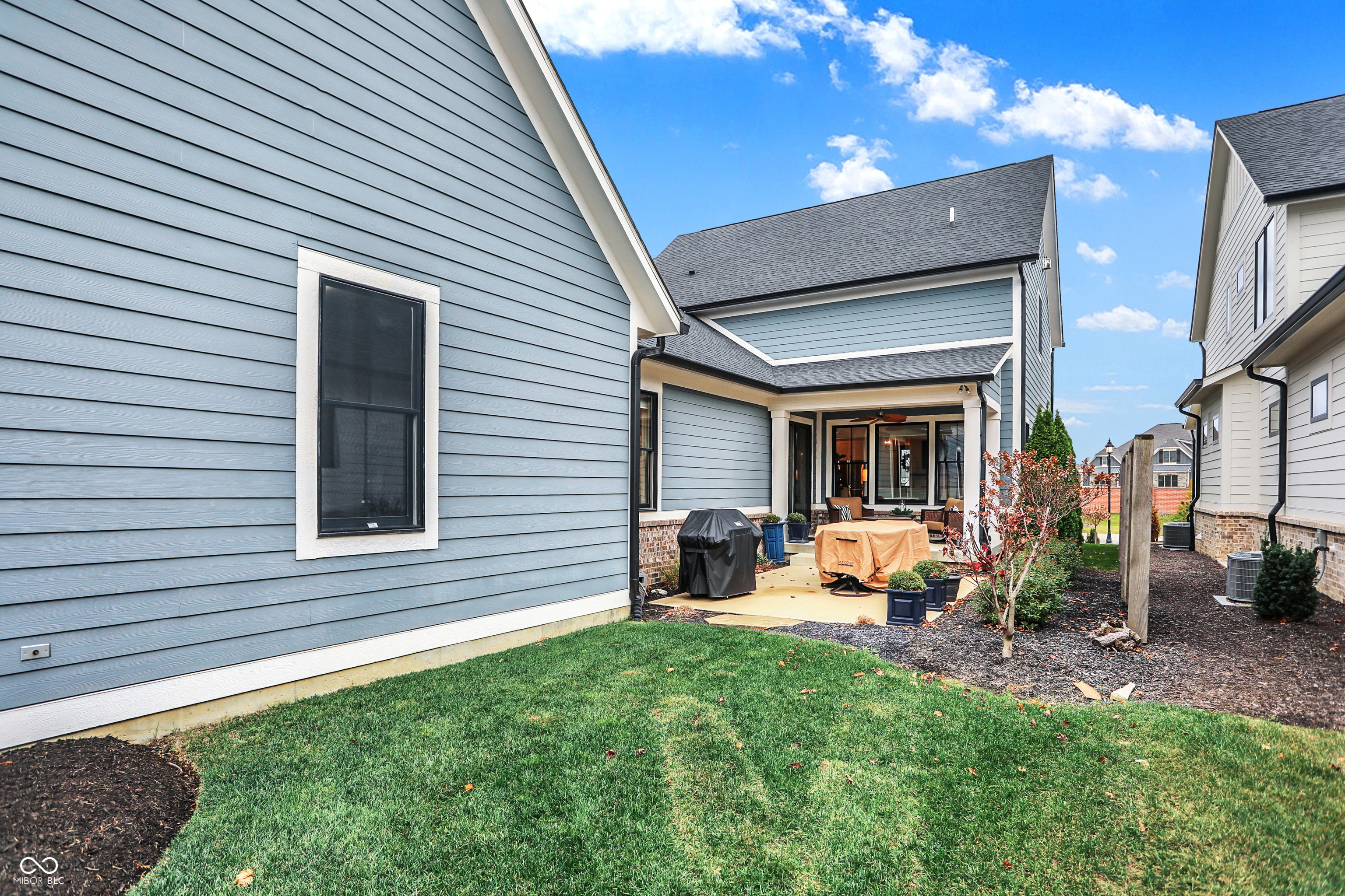 15004 Oak Hollow Lane E